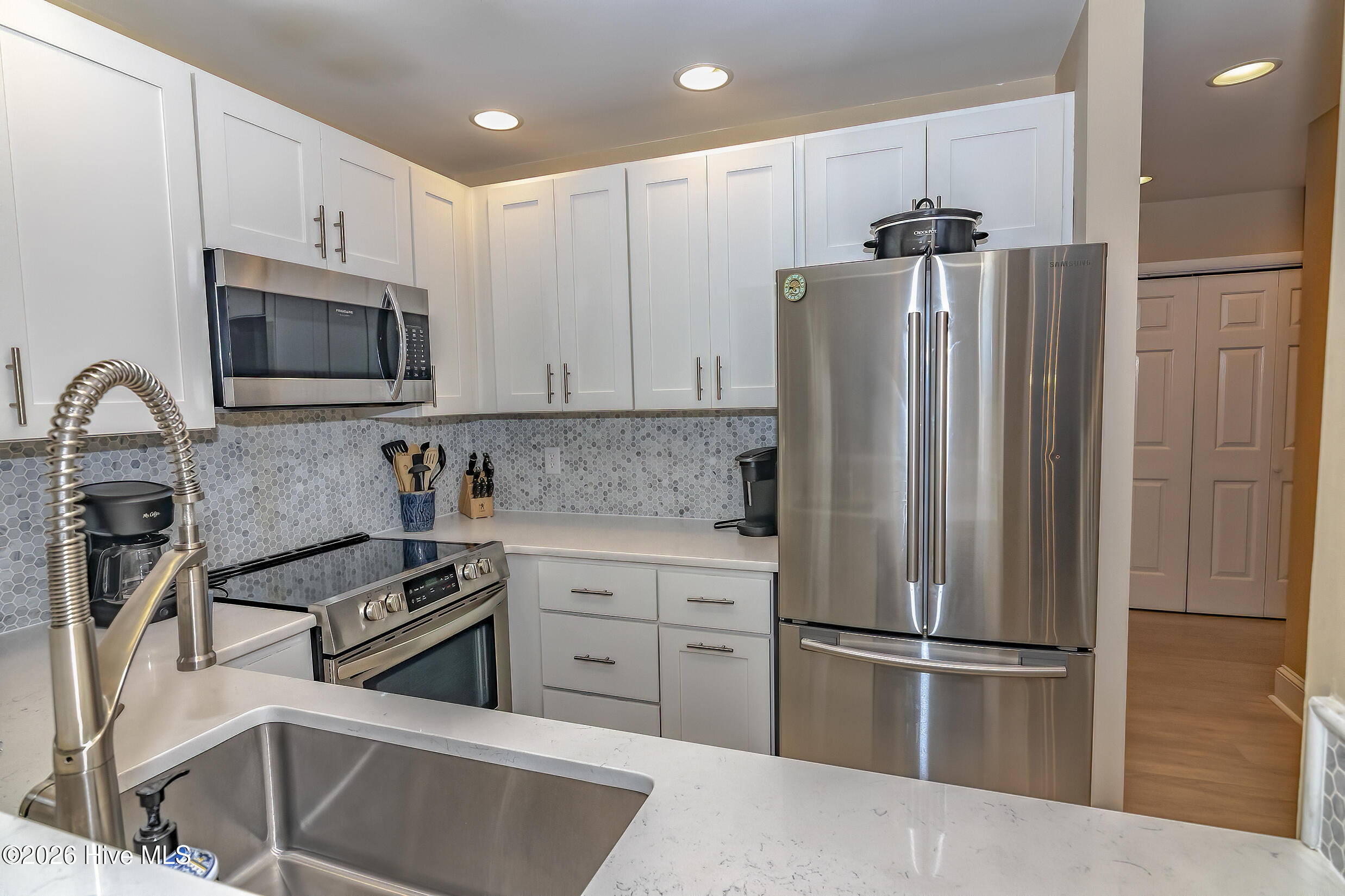 100557285 | Photo 17