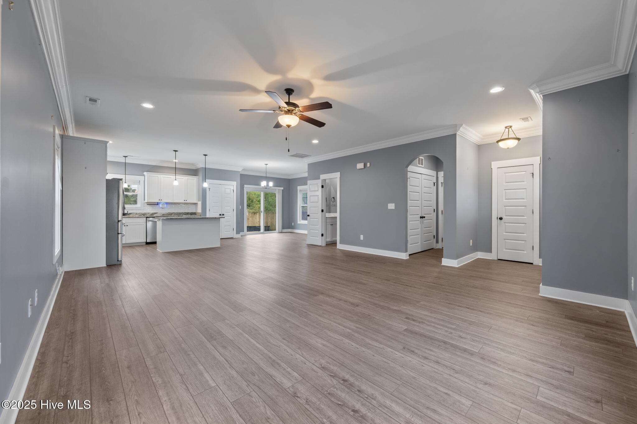 100544347 | Photo 45