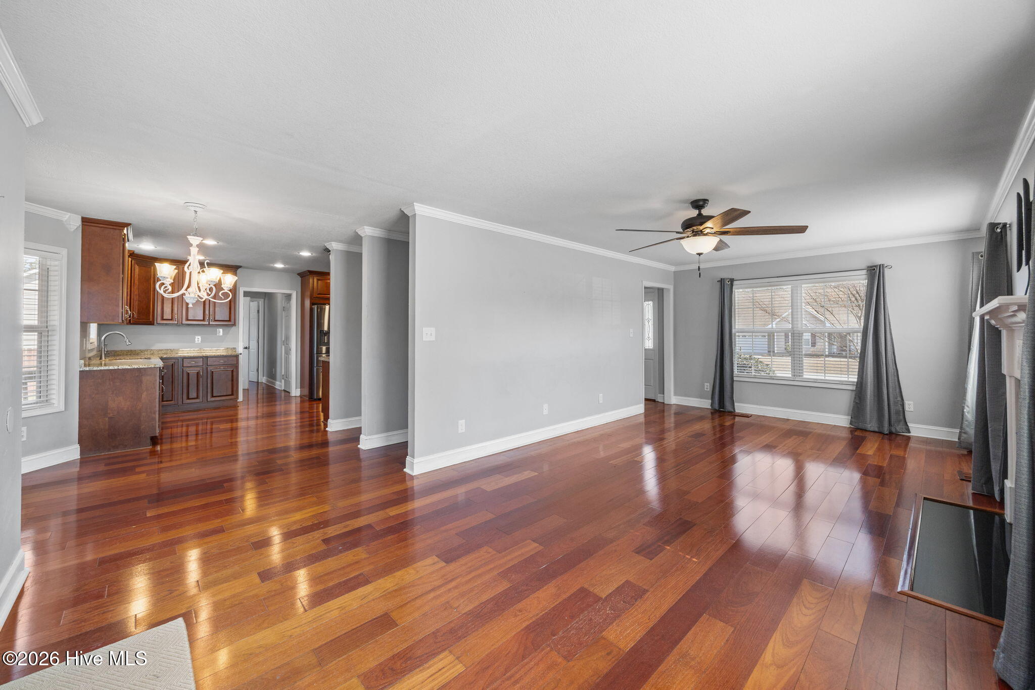 100558260 | Photo 21