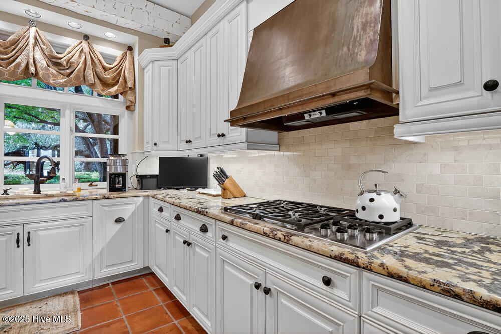 100544850 | Photo 31