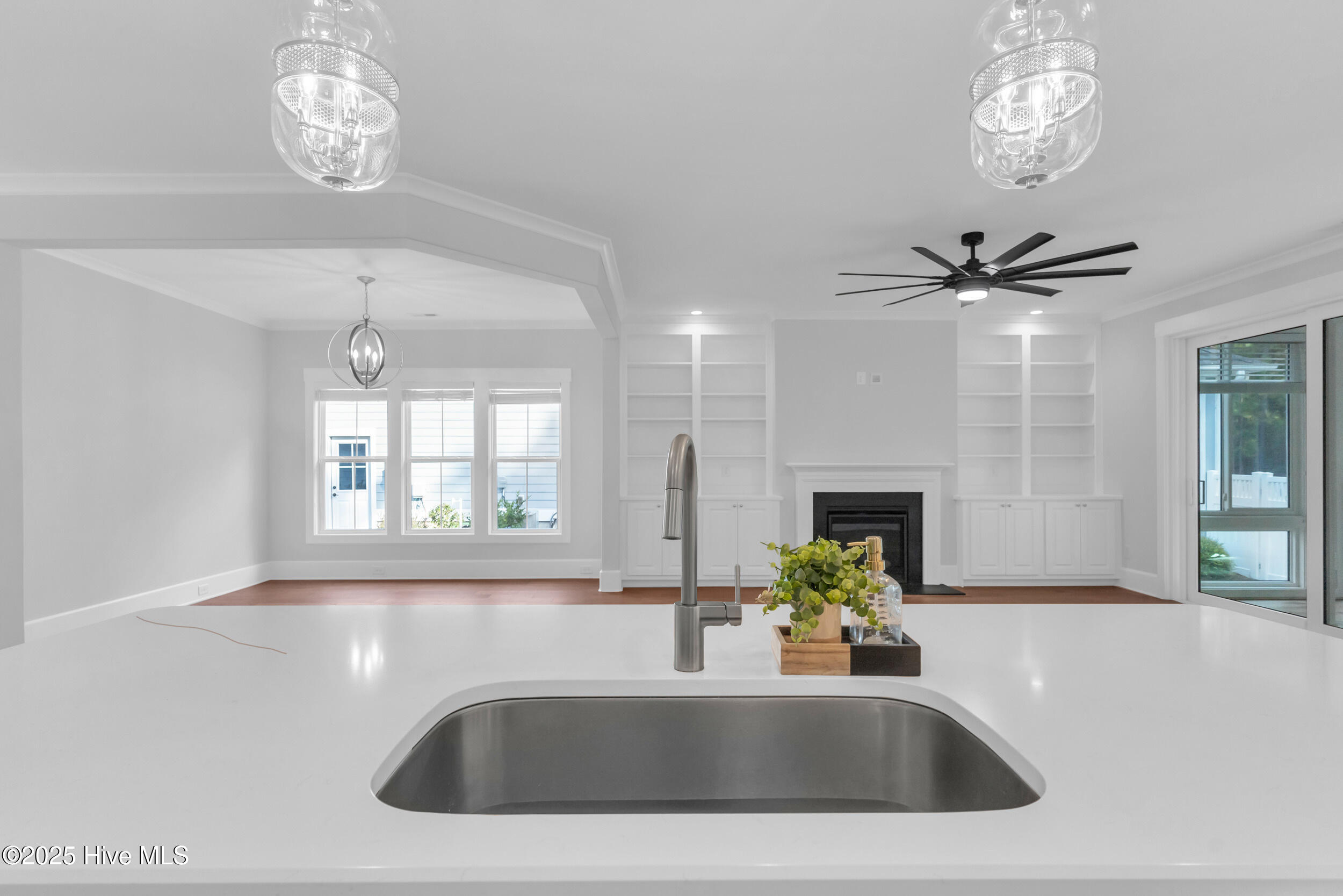 100535117 | Photo 14