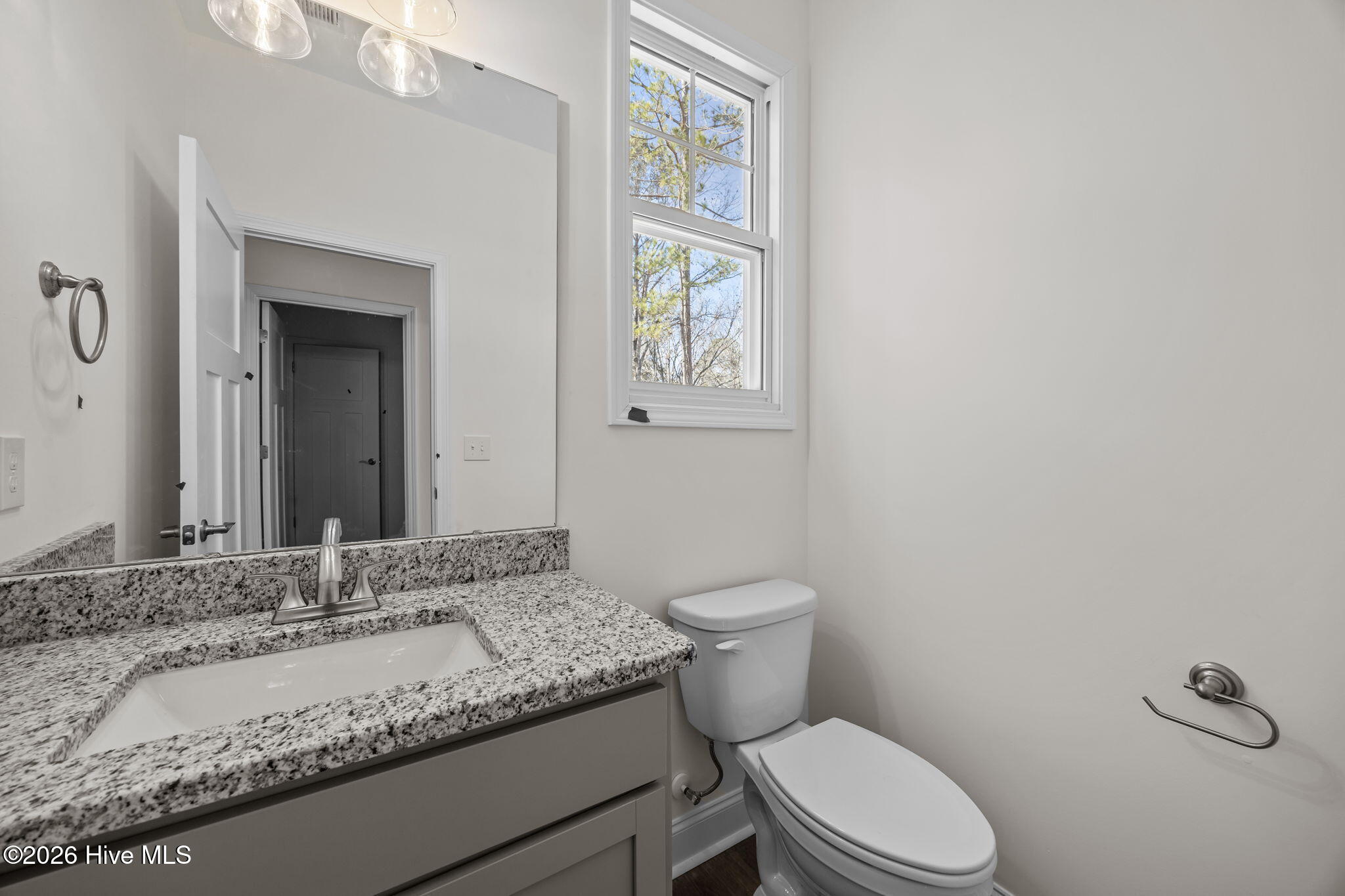 100528707 | Photo 18