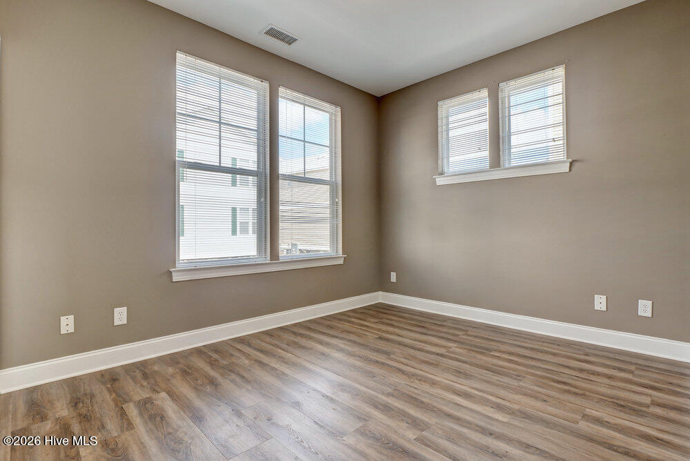 100550510 | Photo 18