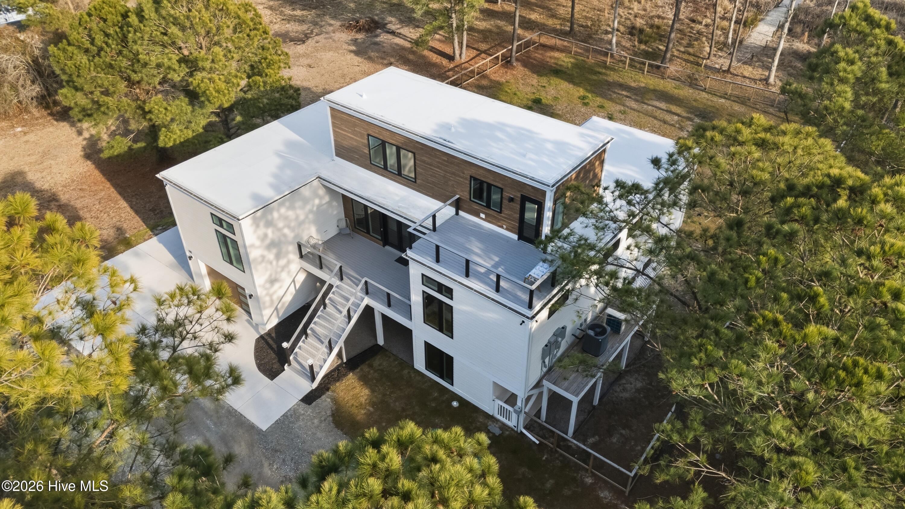 100554260 | Photo 66