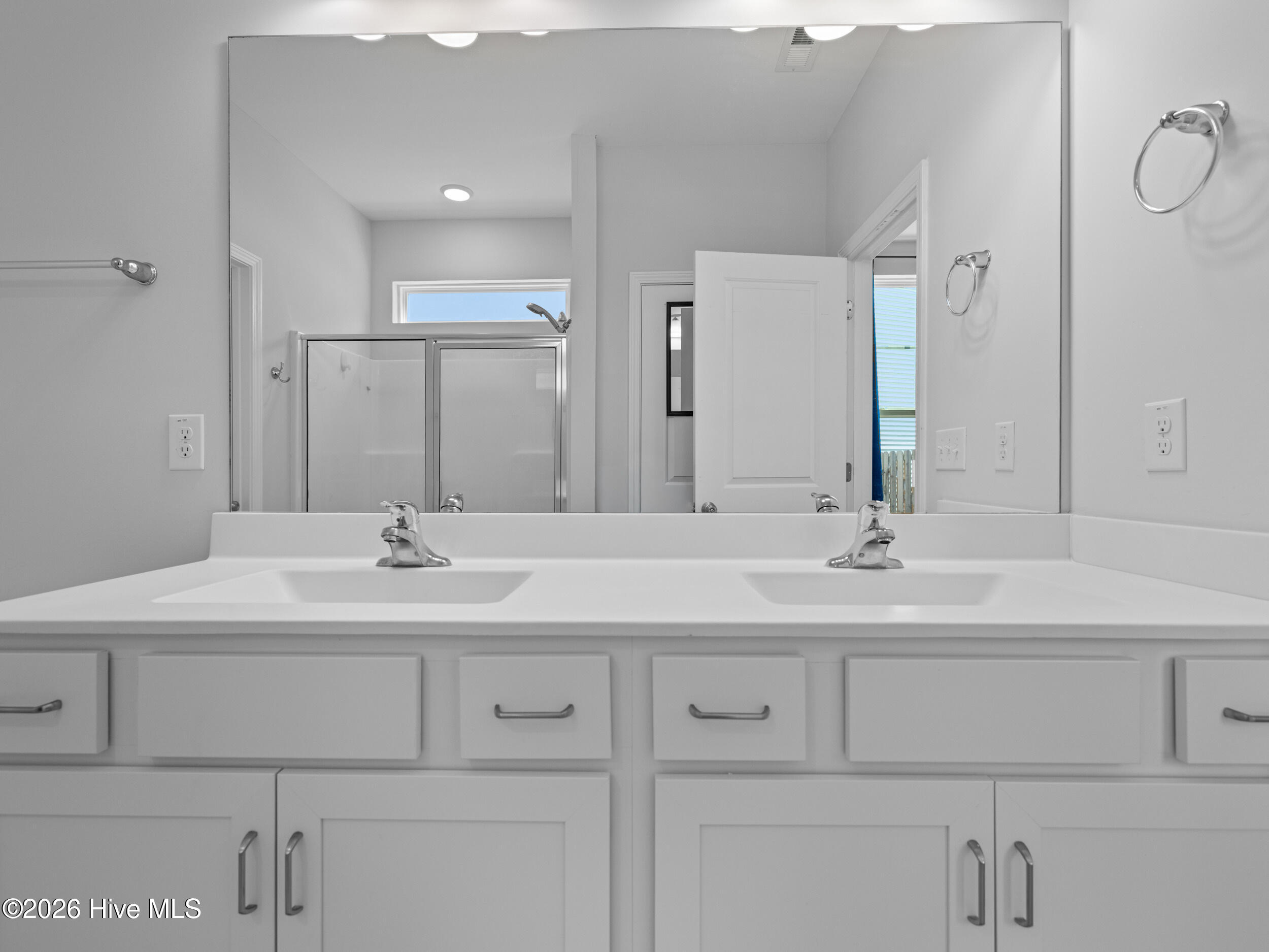 100557695 | Photo 45