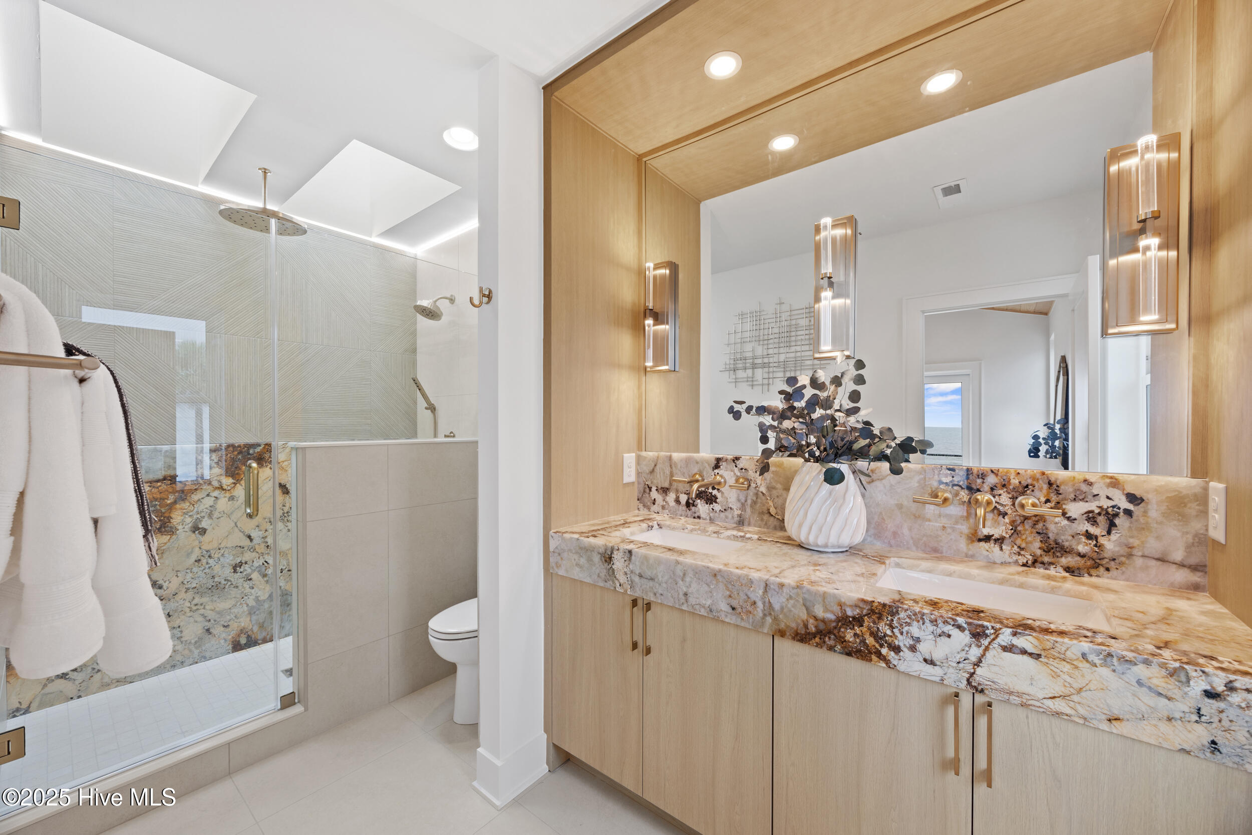 100537057 | Photo 23