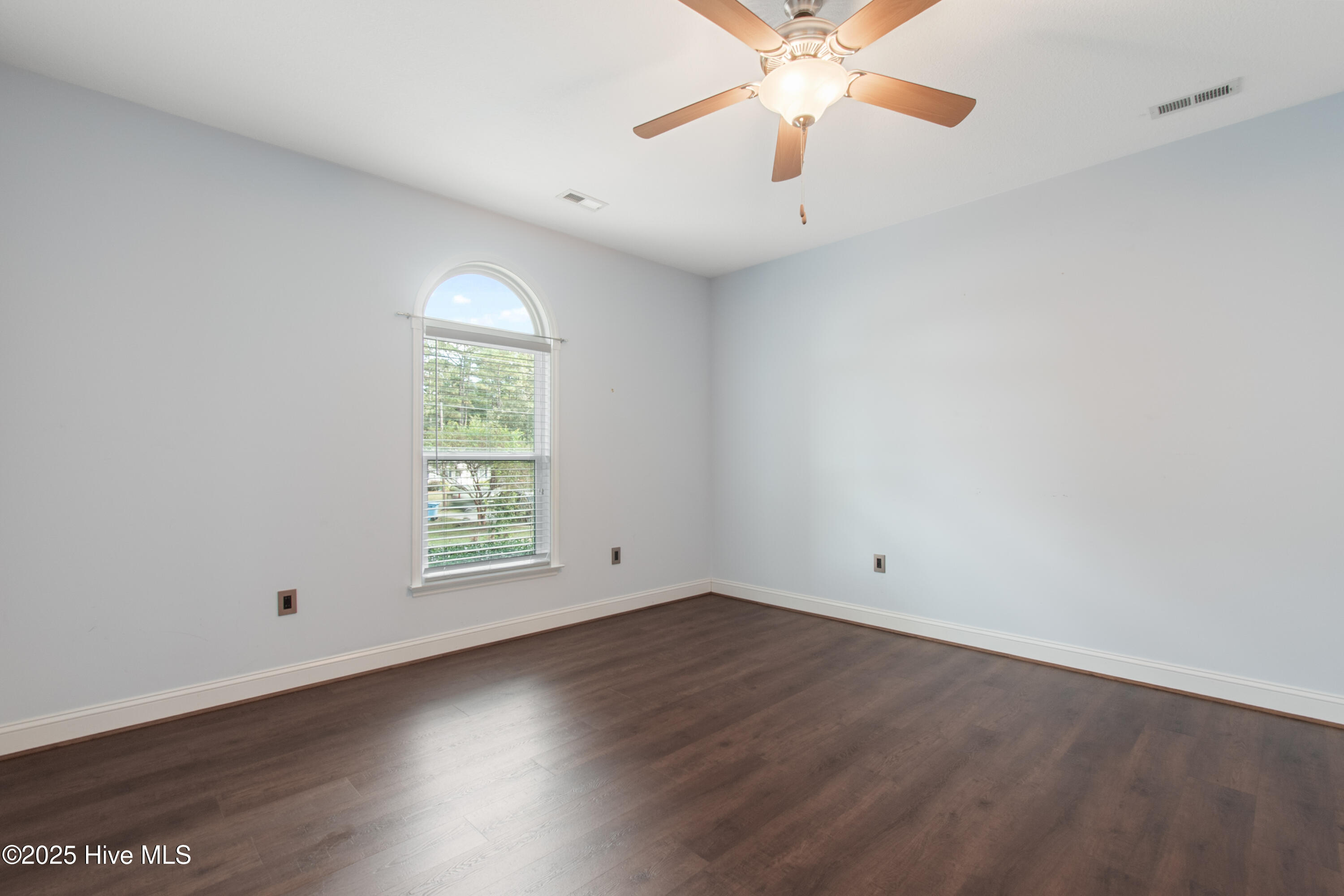 100532491 | Photo 30