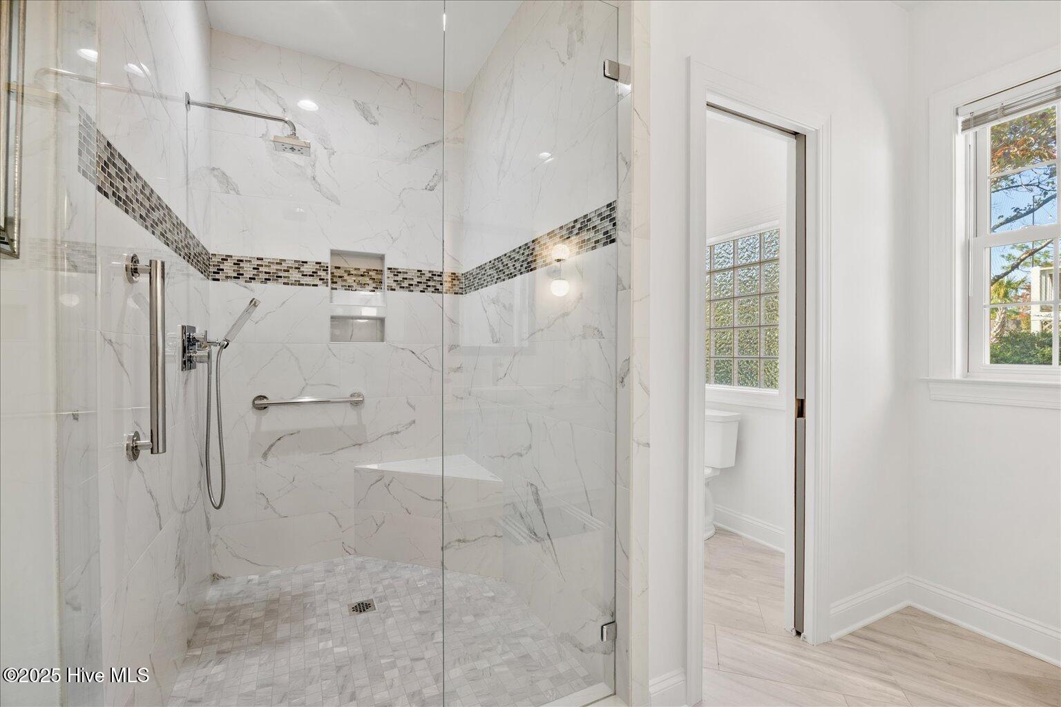 100539645 | Photo 41