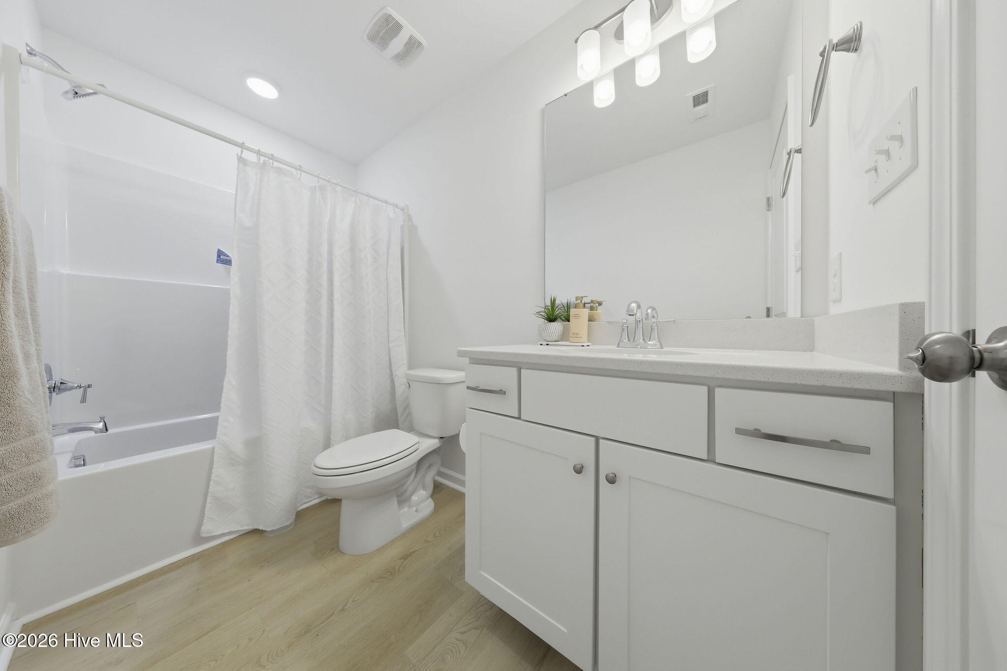 100554240 | Photo 44