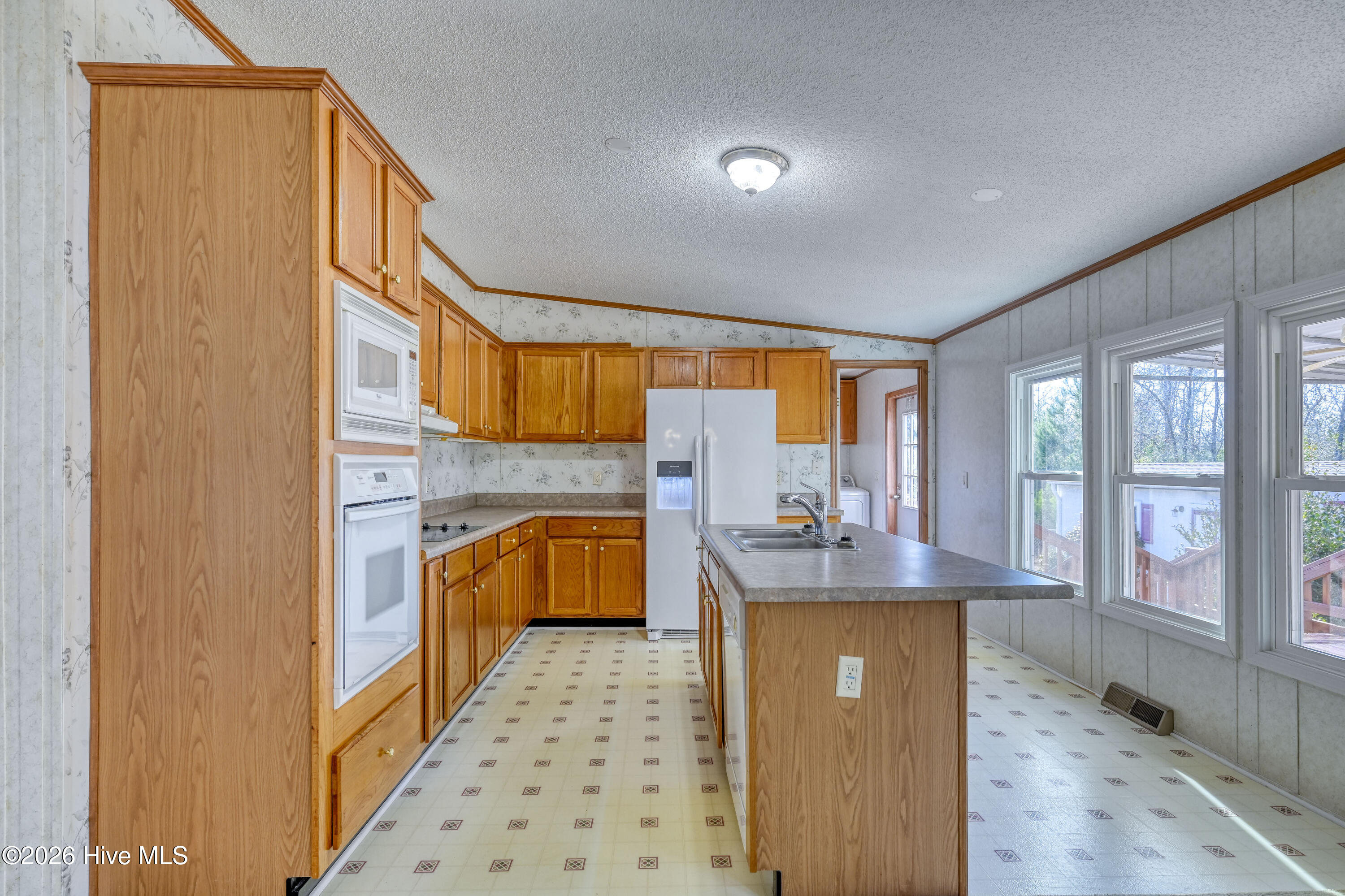 100557580 | Photo 14