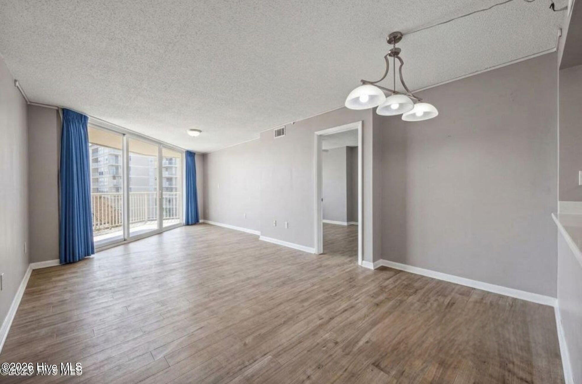 100528908 | Photo 10