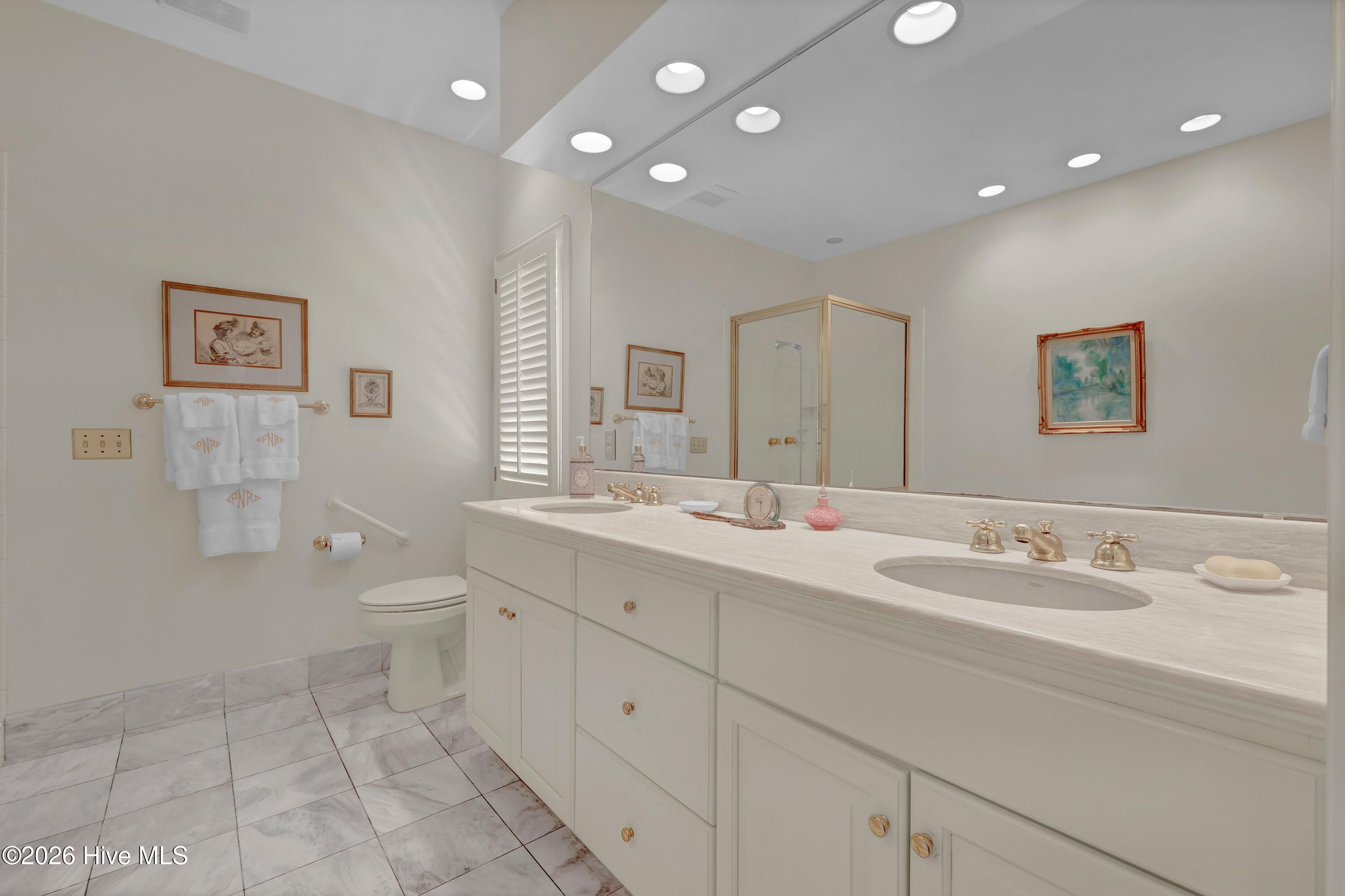 100567491 | Photo 25