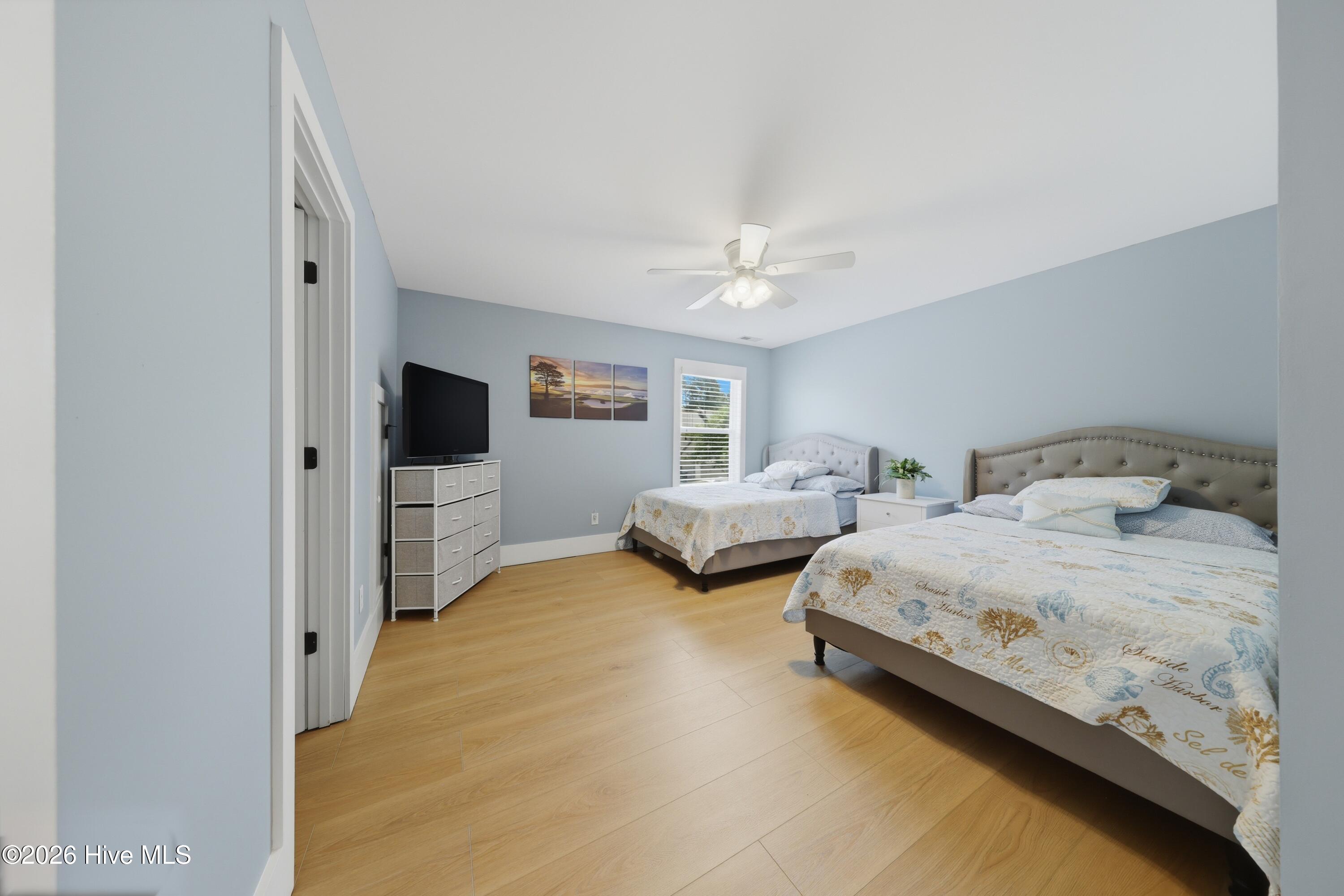 100569472 | Photo 47