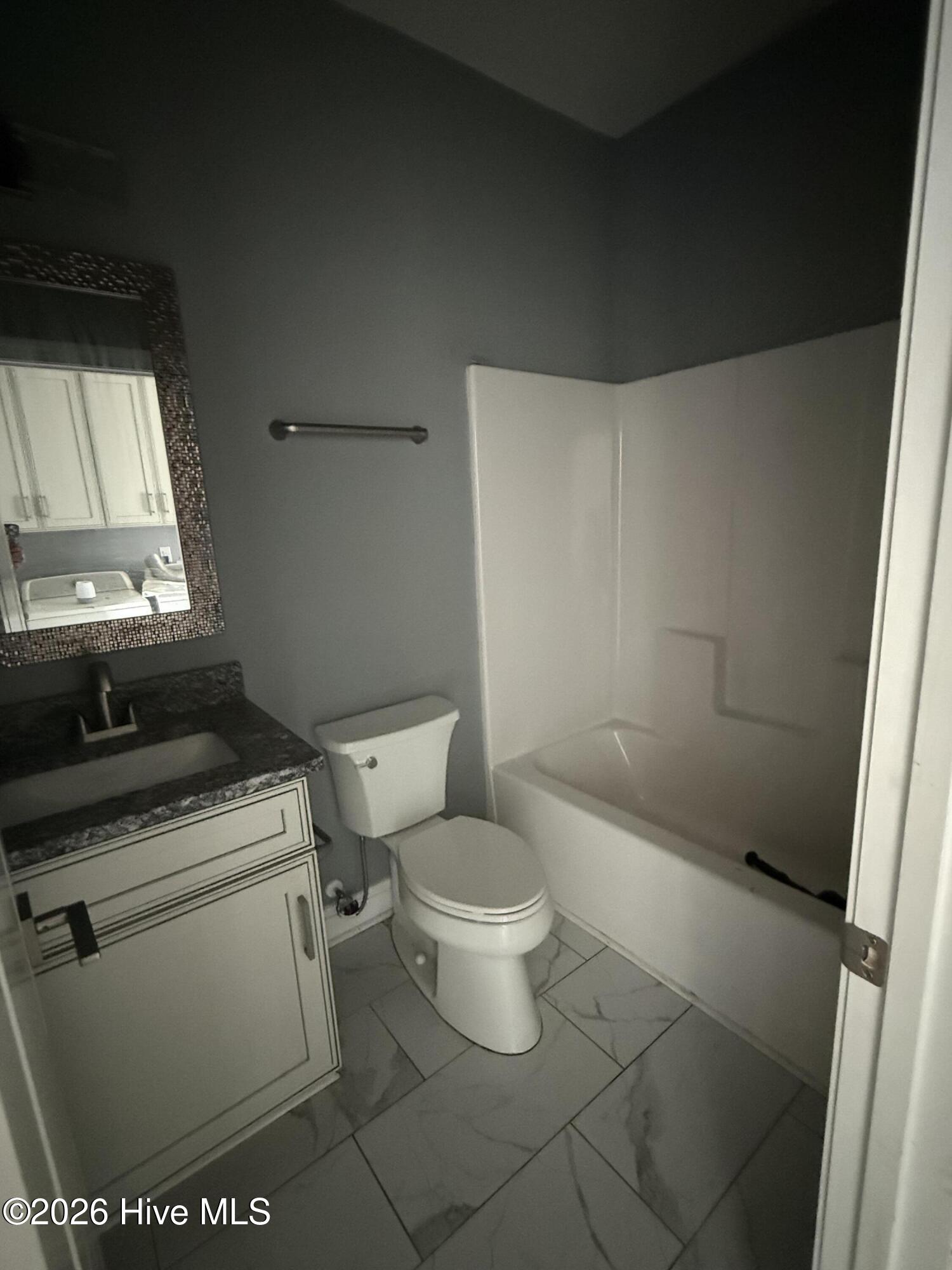 100551425 | Photo 11