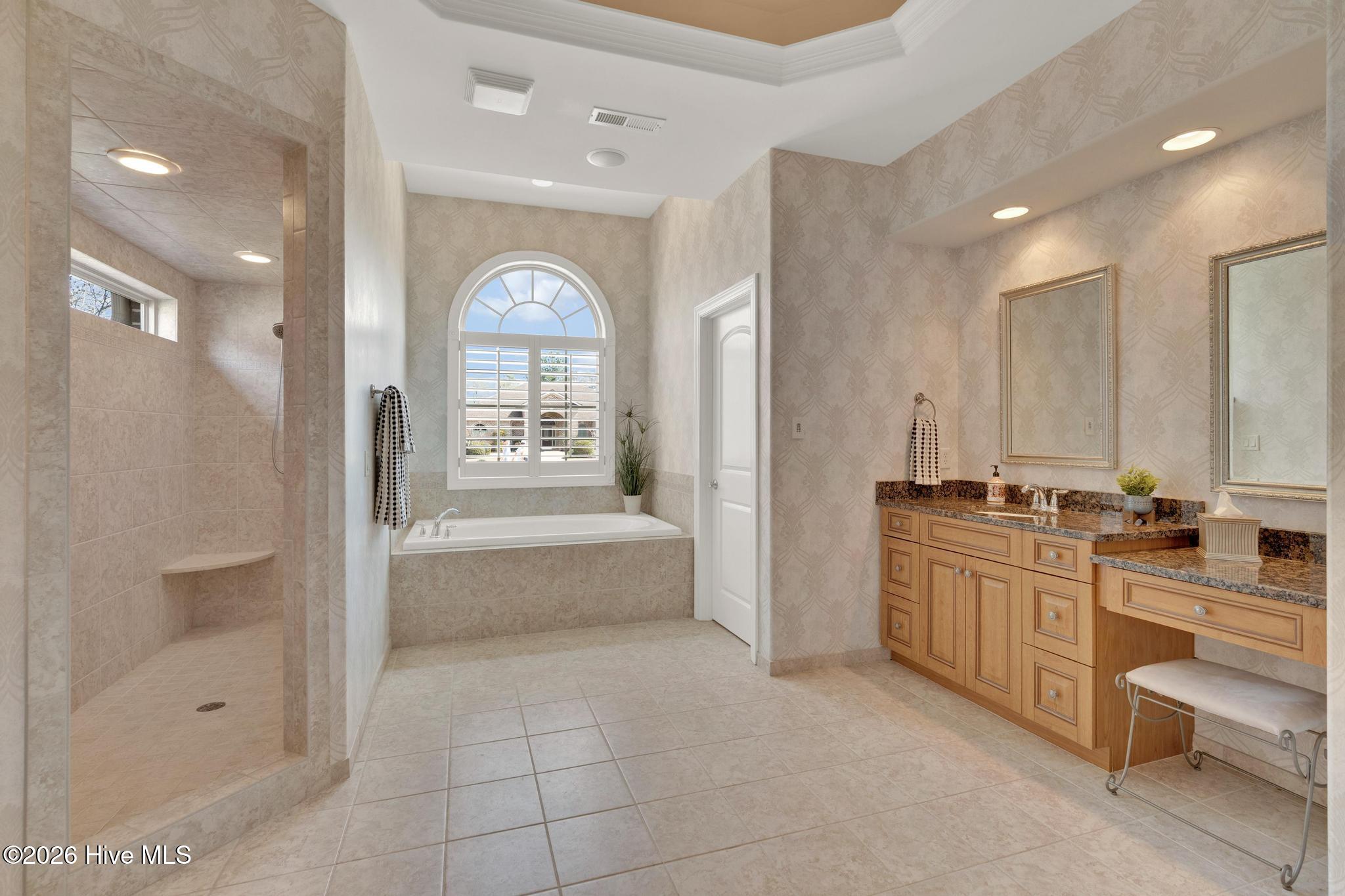 100559631 | Photo 25