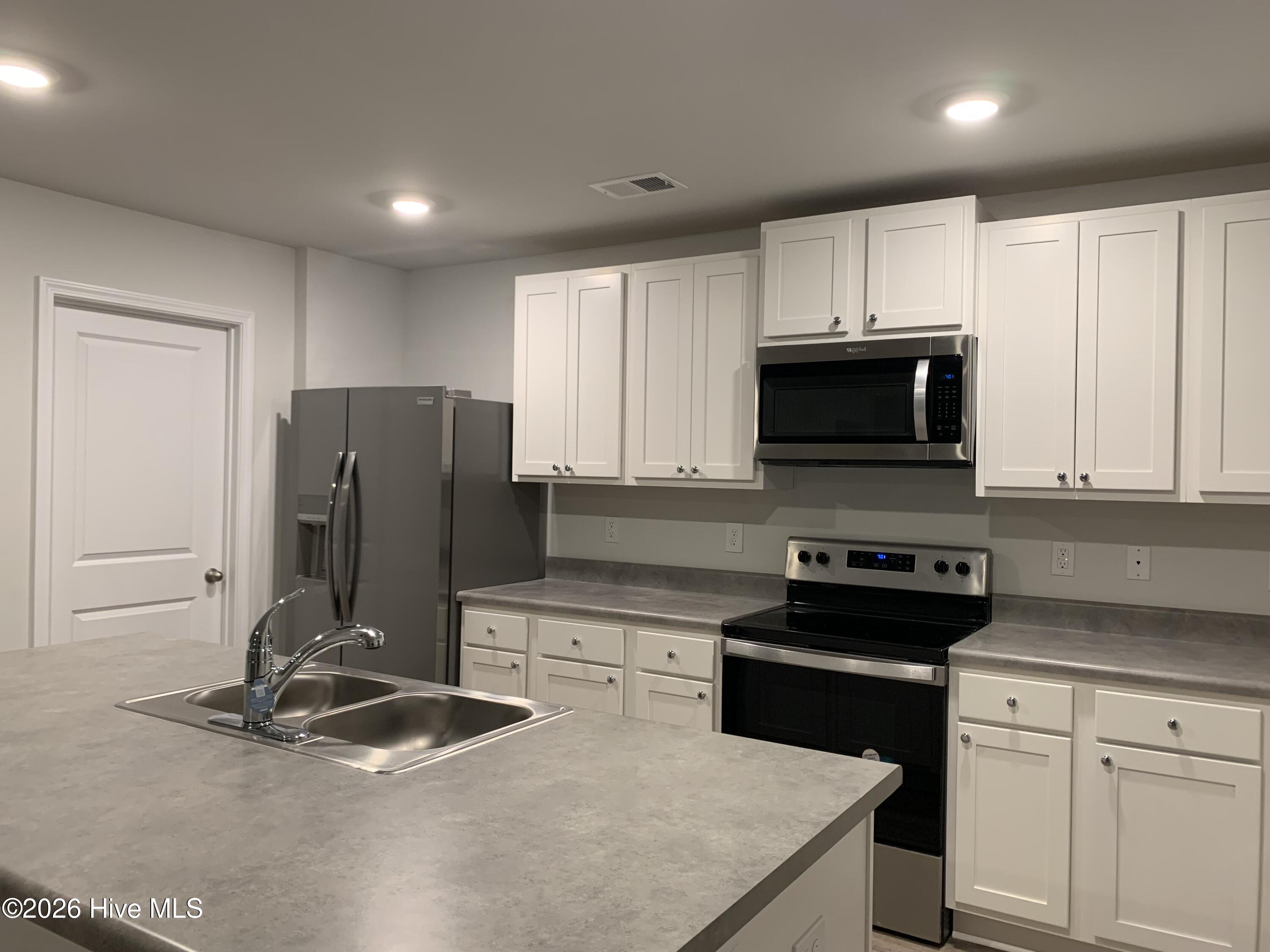 100568580 | Photo 23