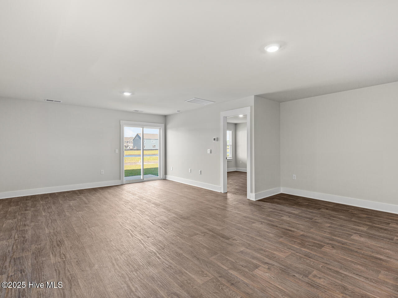 100549147 | Photo 12