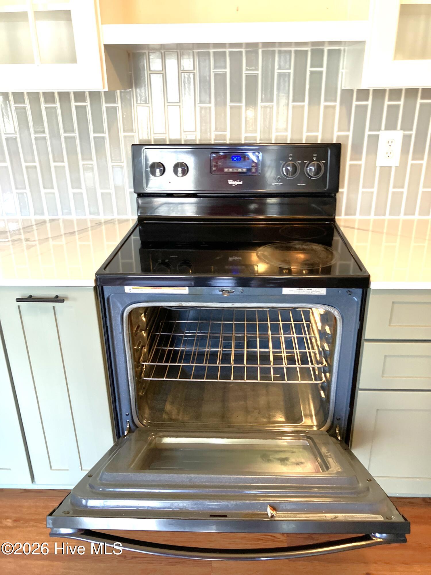 100555238 | Photo 12