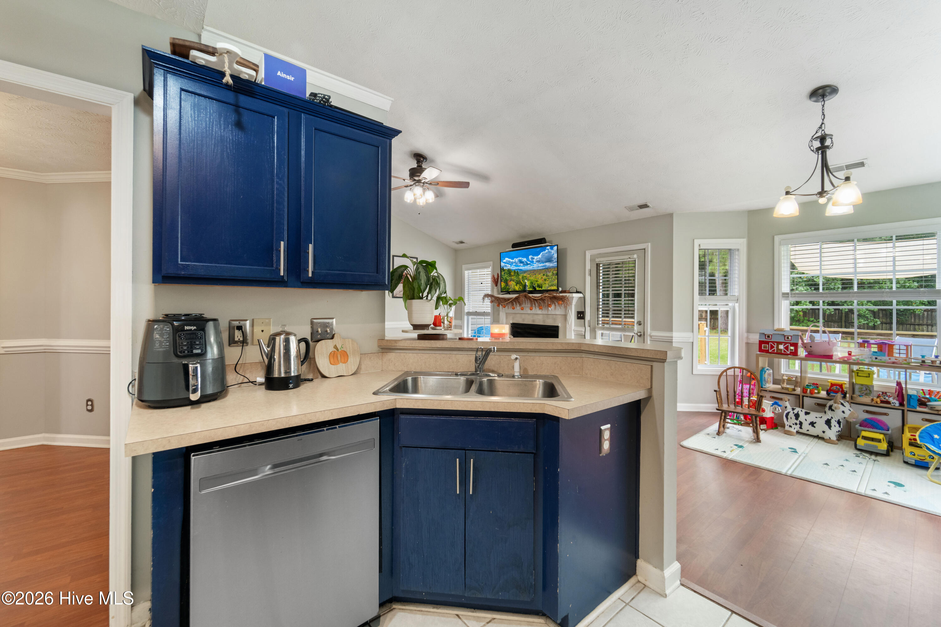 100568896 | Photo 11