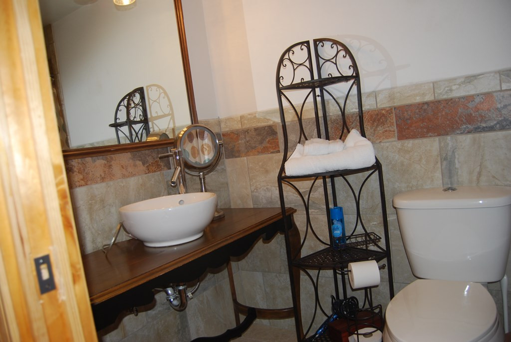 Lower-Level bath