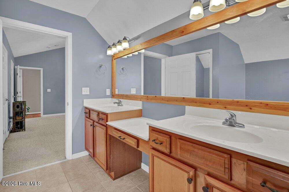 100567145 | Photo 24