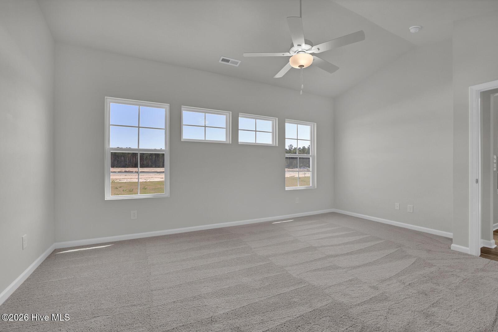 100550326 | Photo 18