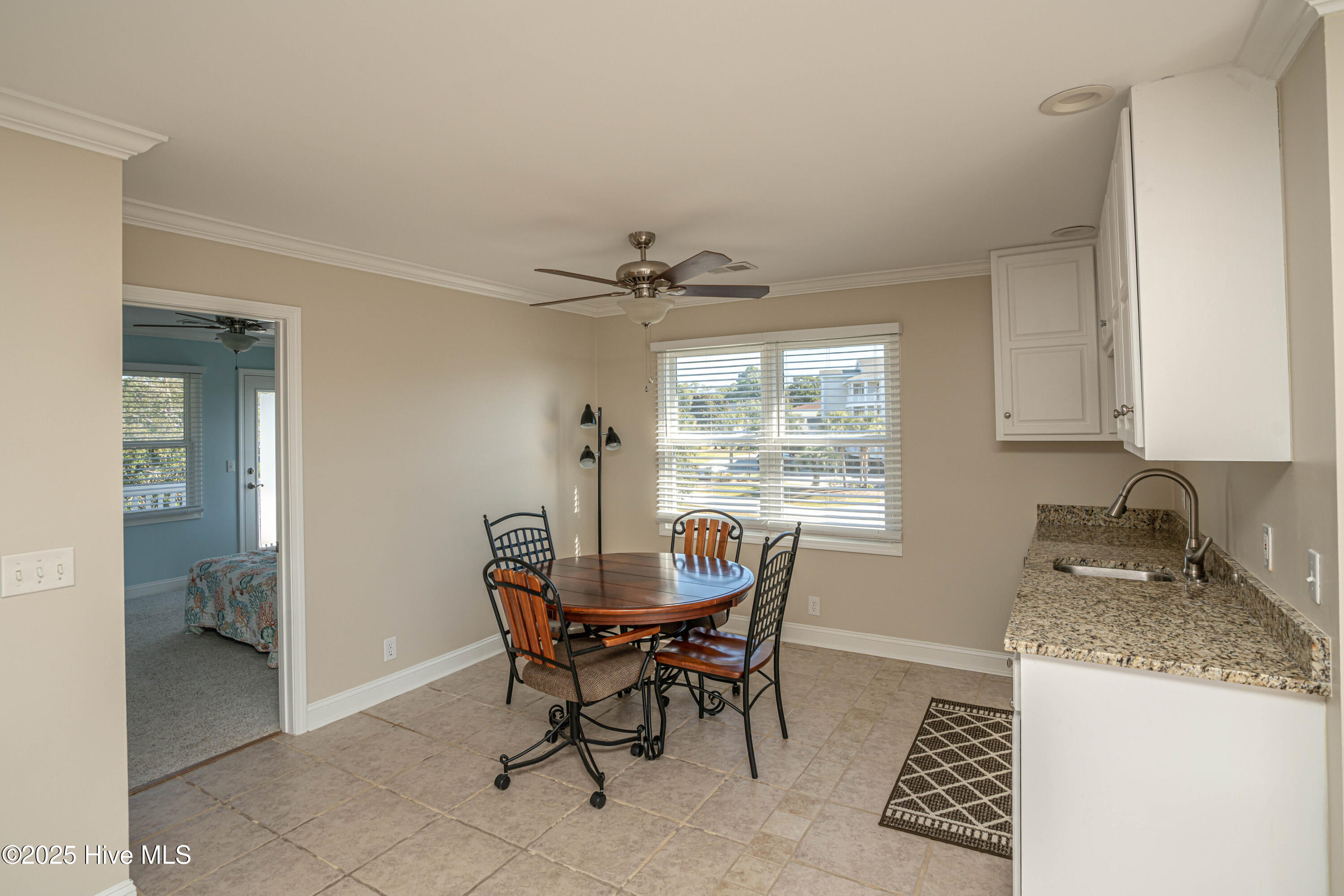 100539099 | Photo 50