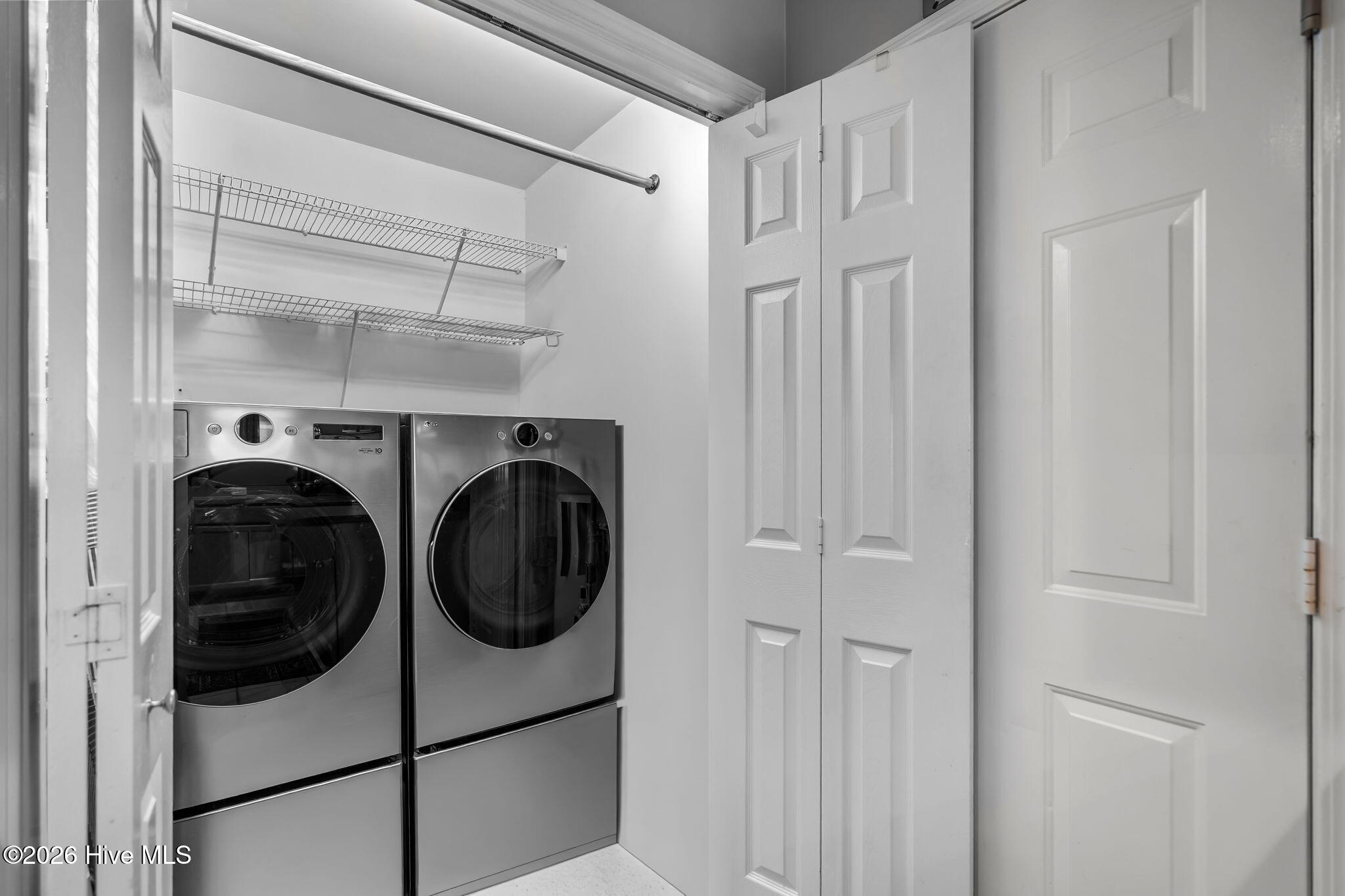 100552343 | Photo 30