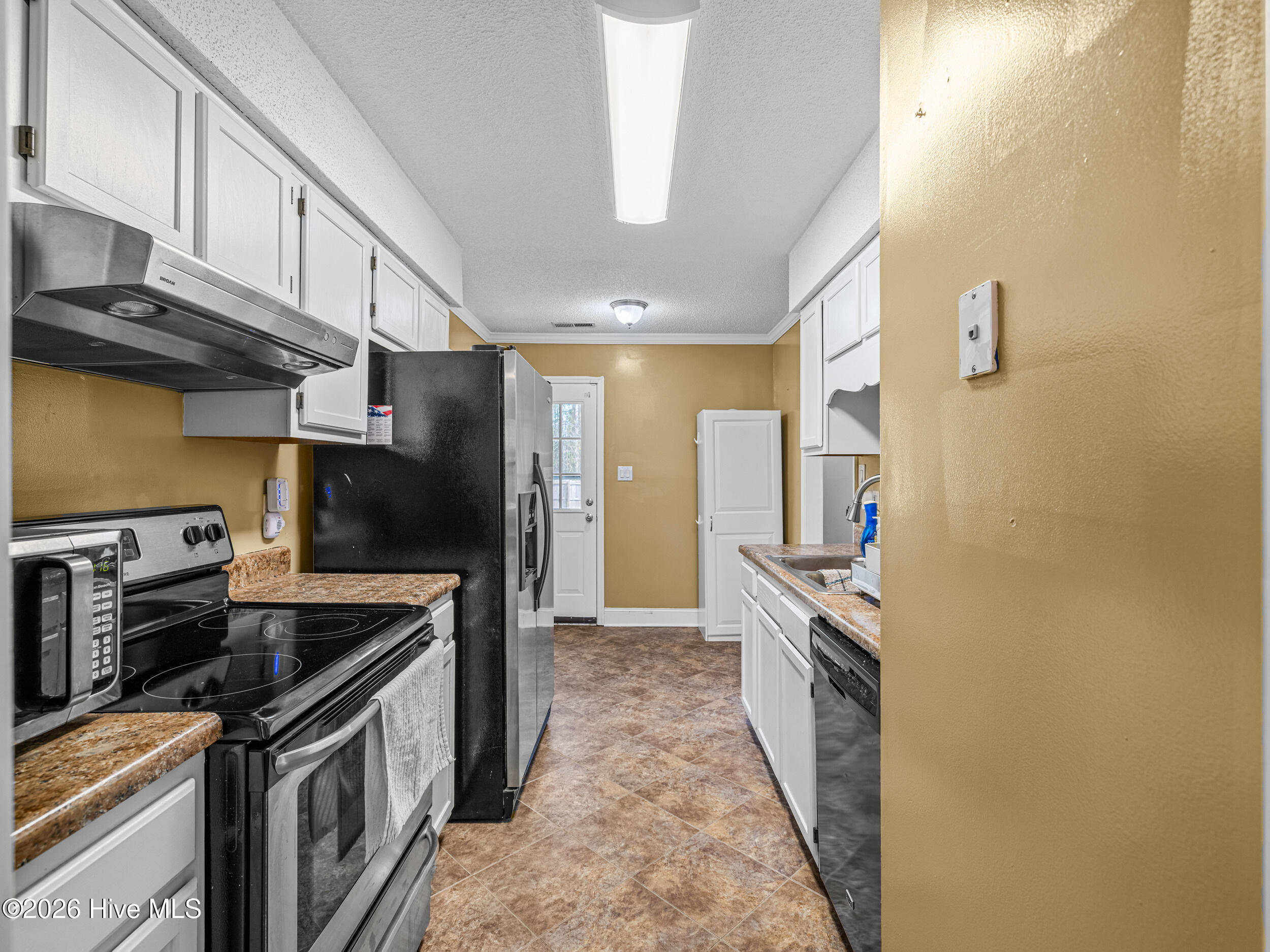 100561480 | Photo 16