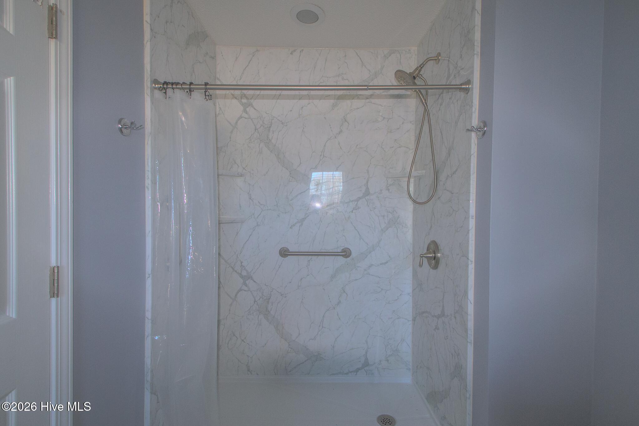 100549051 | Photo 20