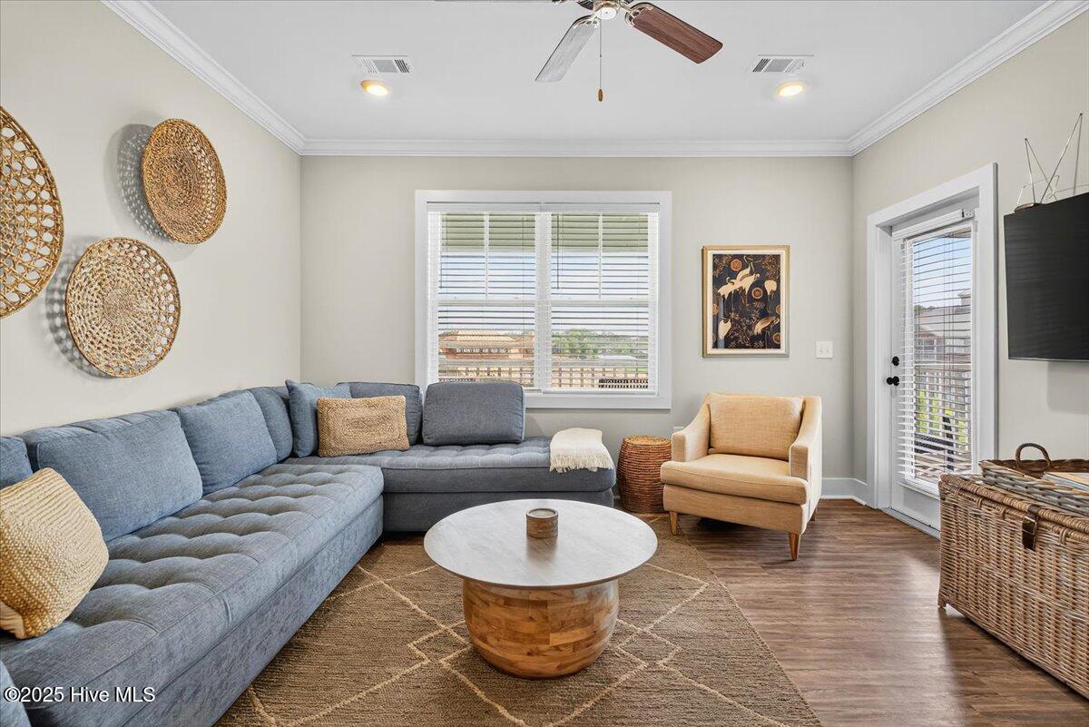 100522744 | Photo 10