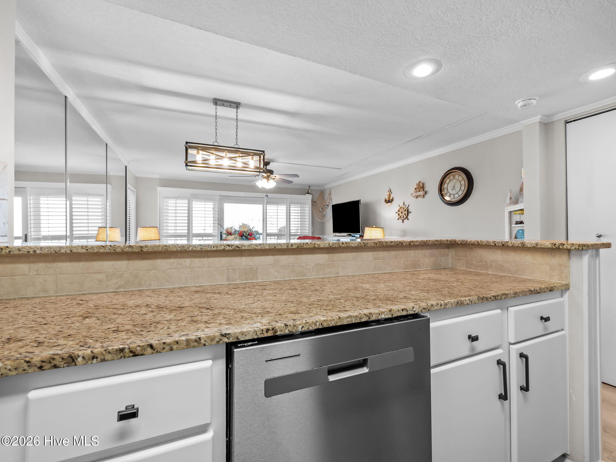 100550428 | Photo 13