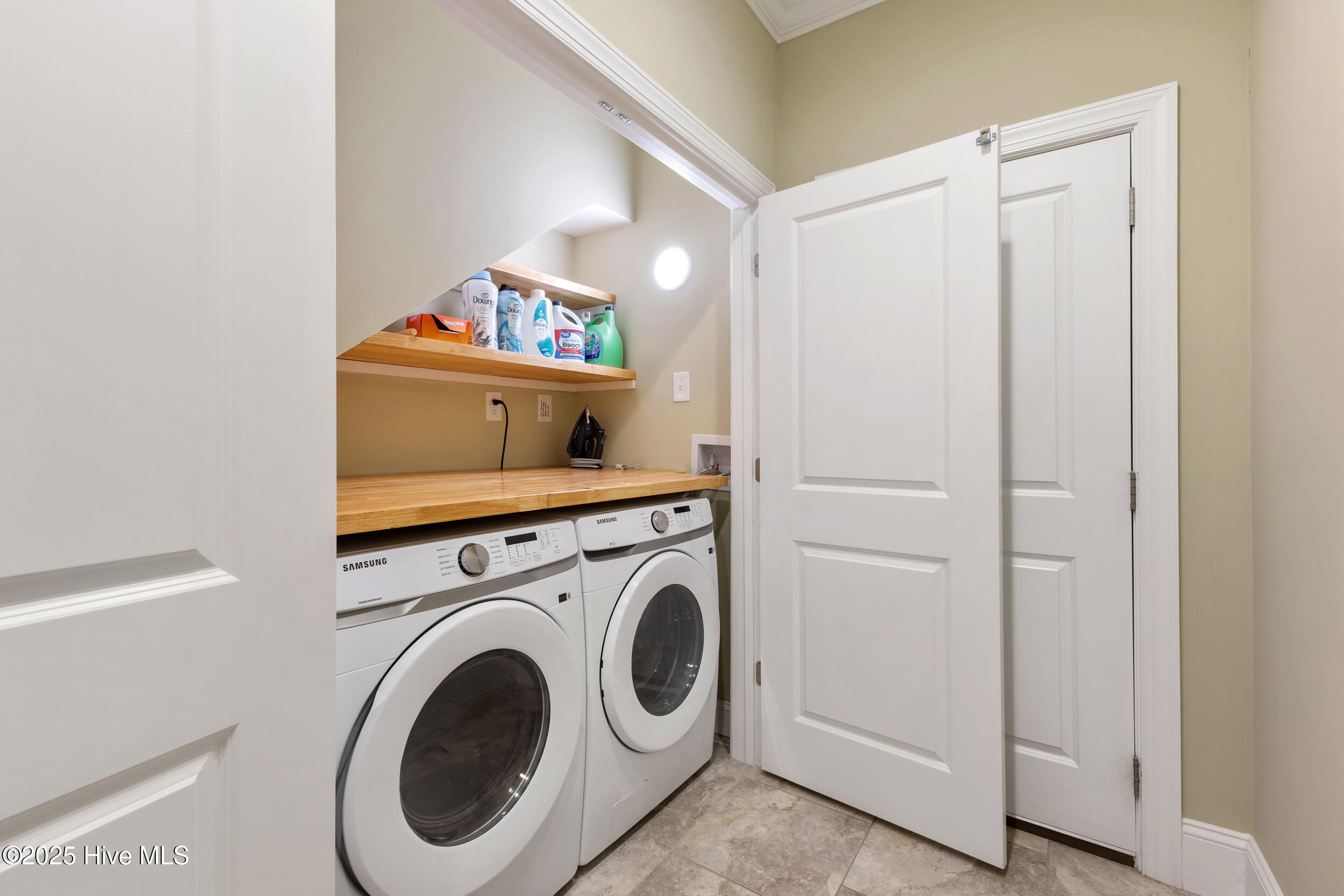 100549327 | Photo 41