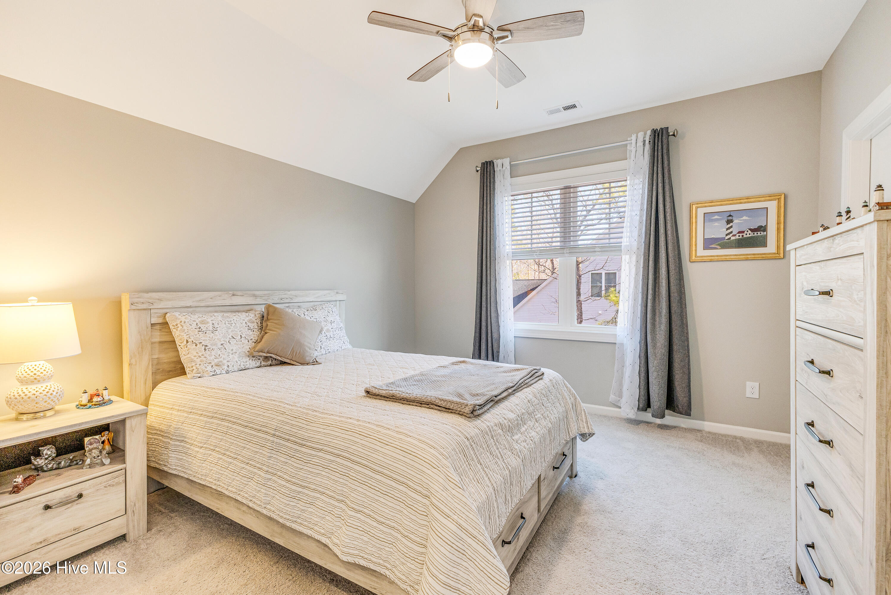 100561290 | Photo 35