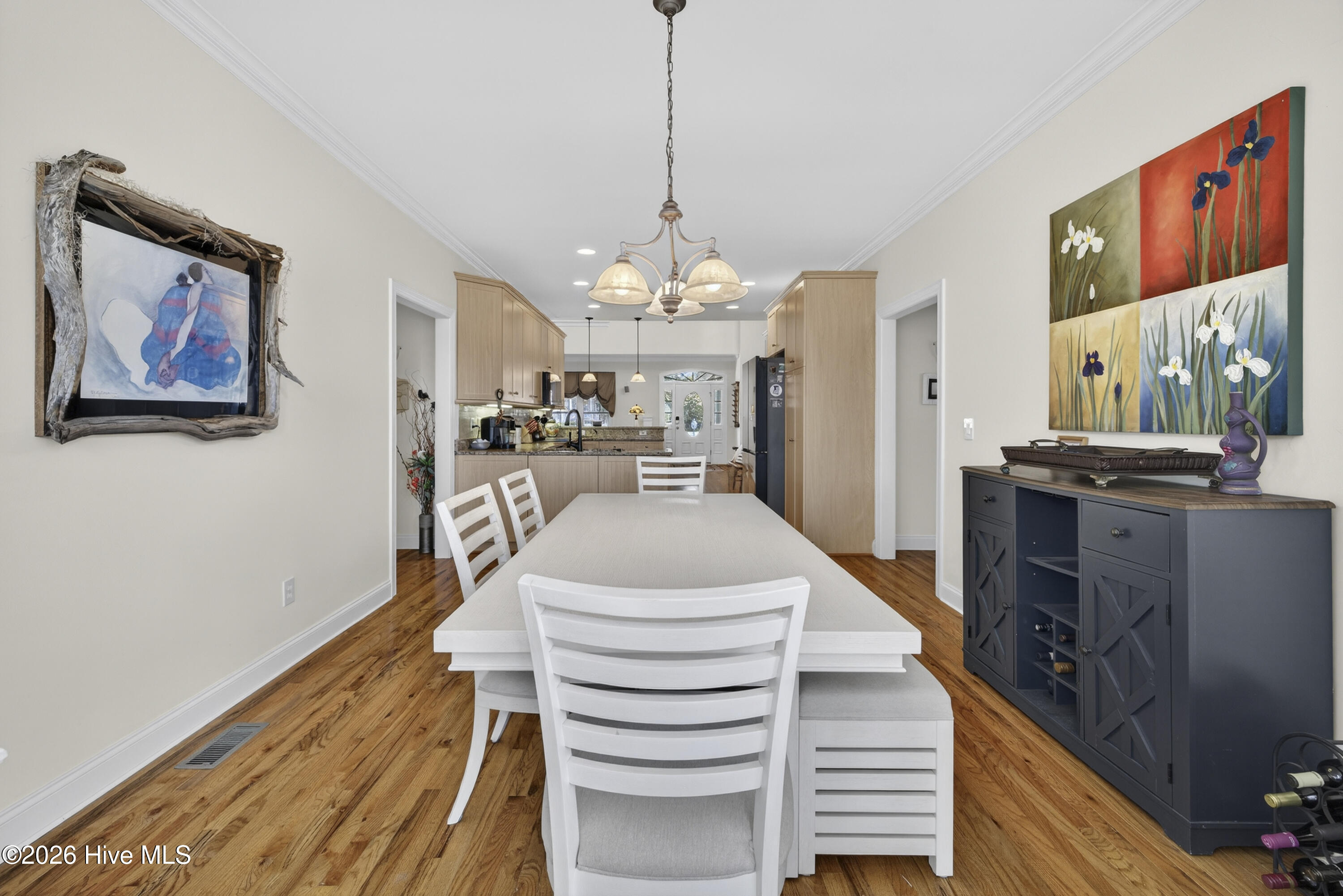 100561189 | Photo 30