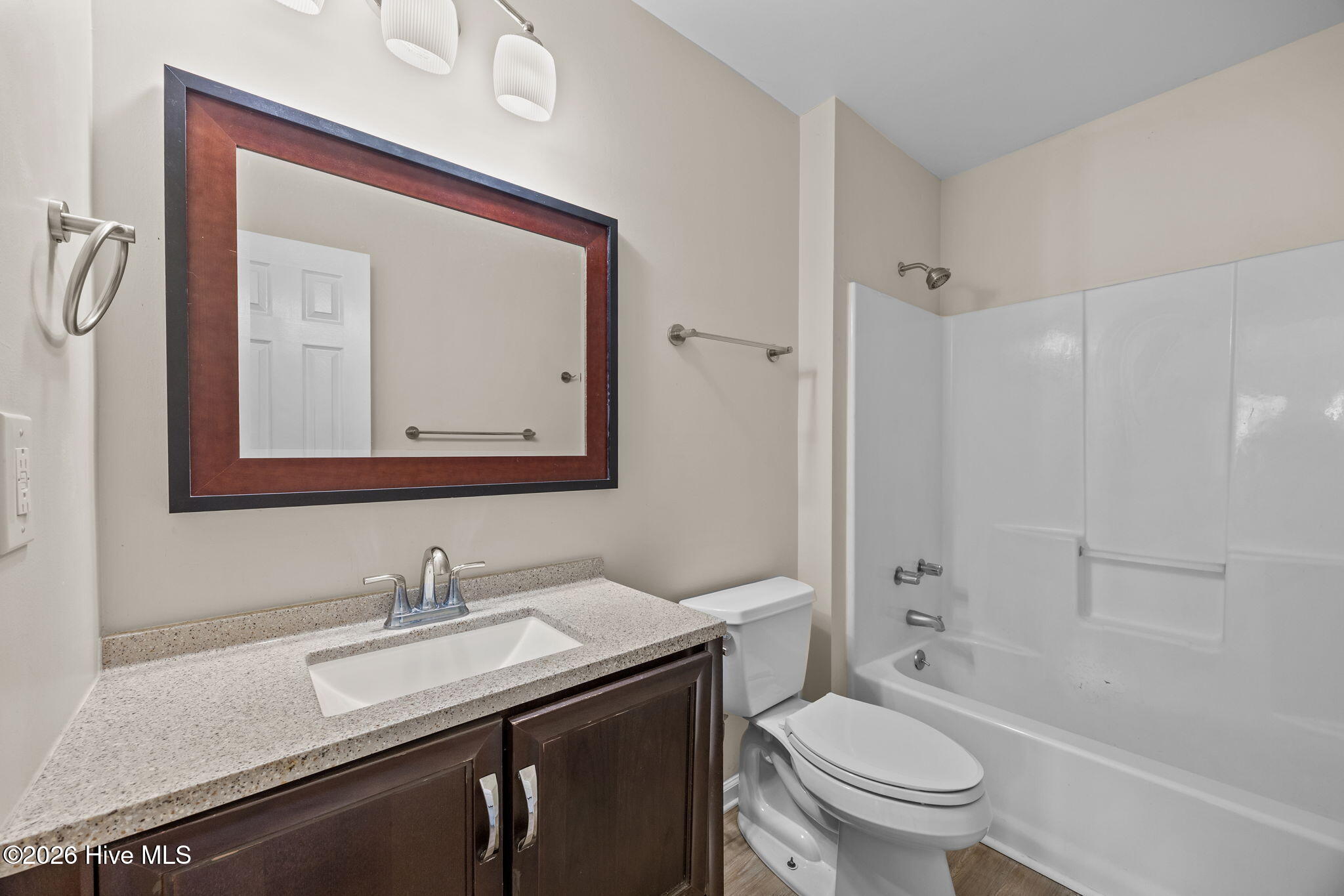 100550569 | Photo 49