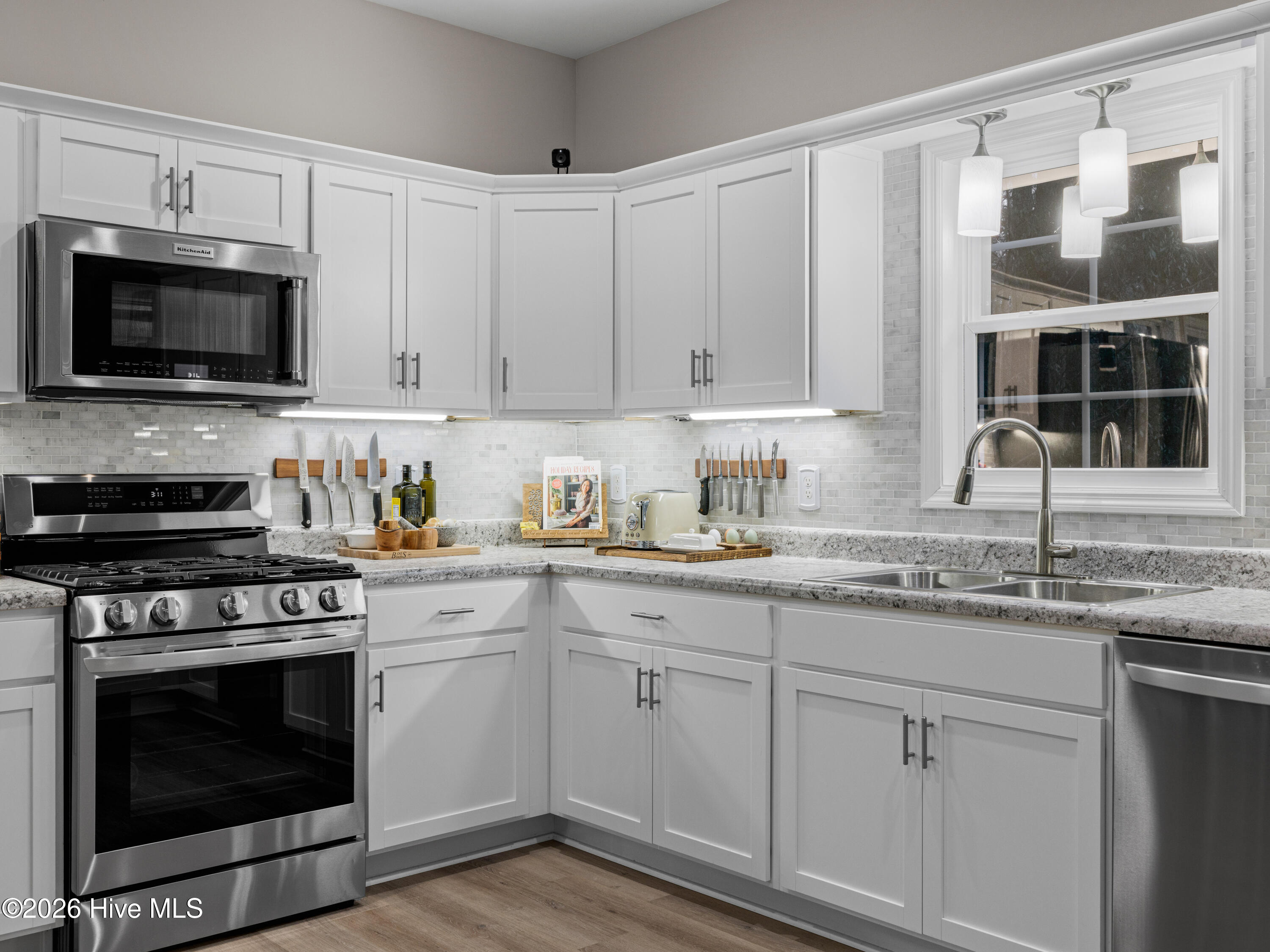 100549513 | Photo 16