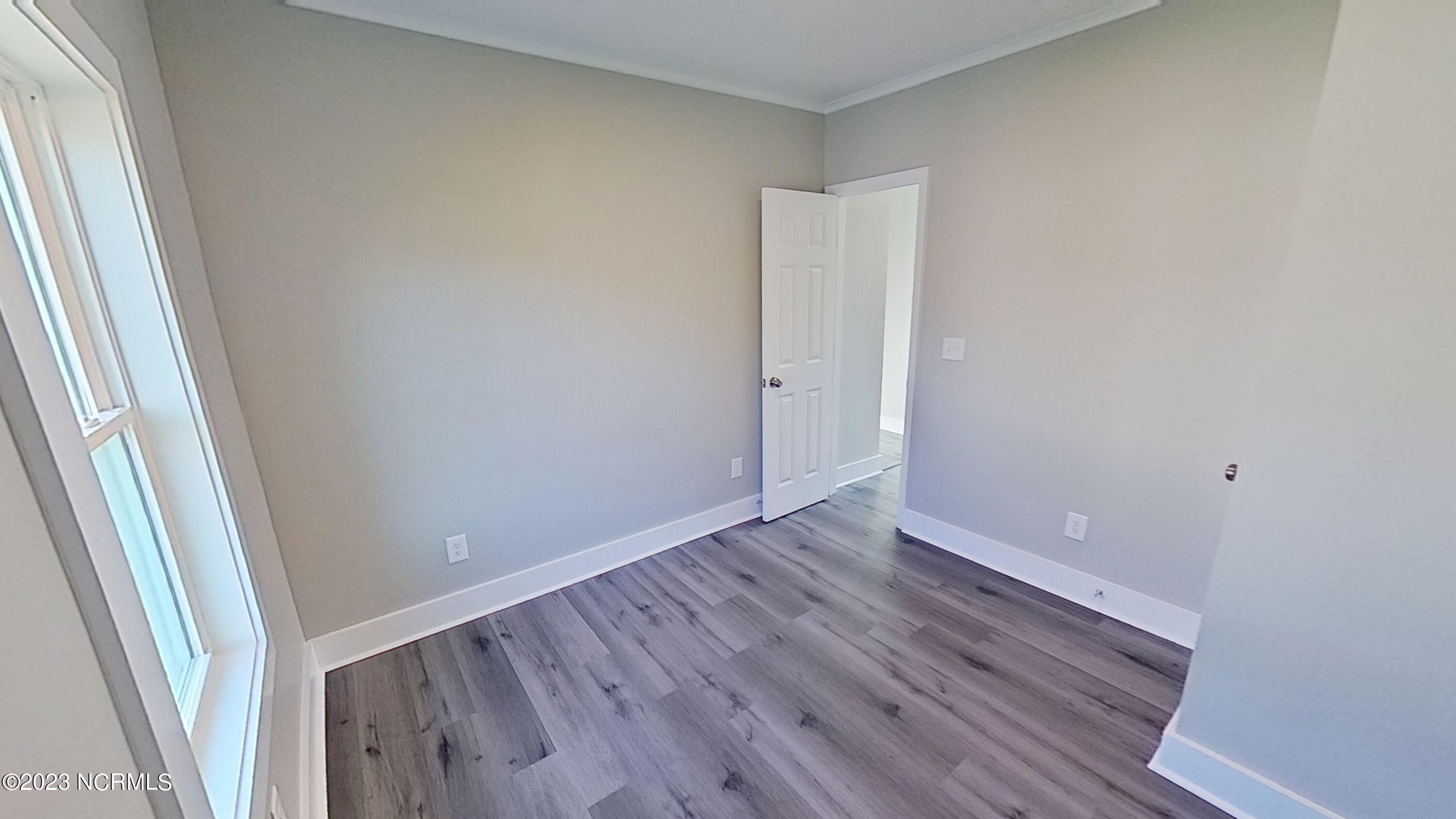 100521220 | Photo 18