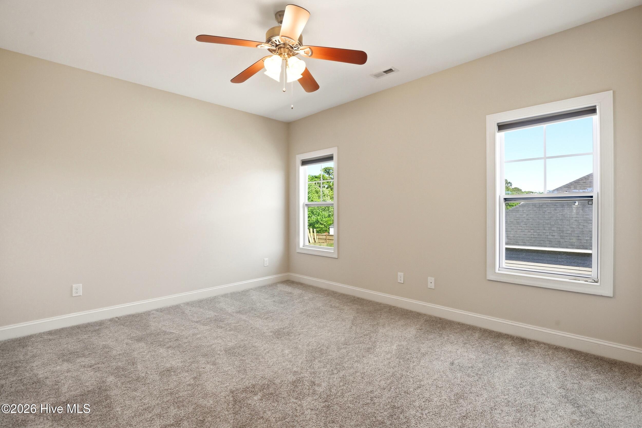 100569352 | Photo 38