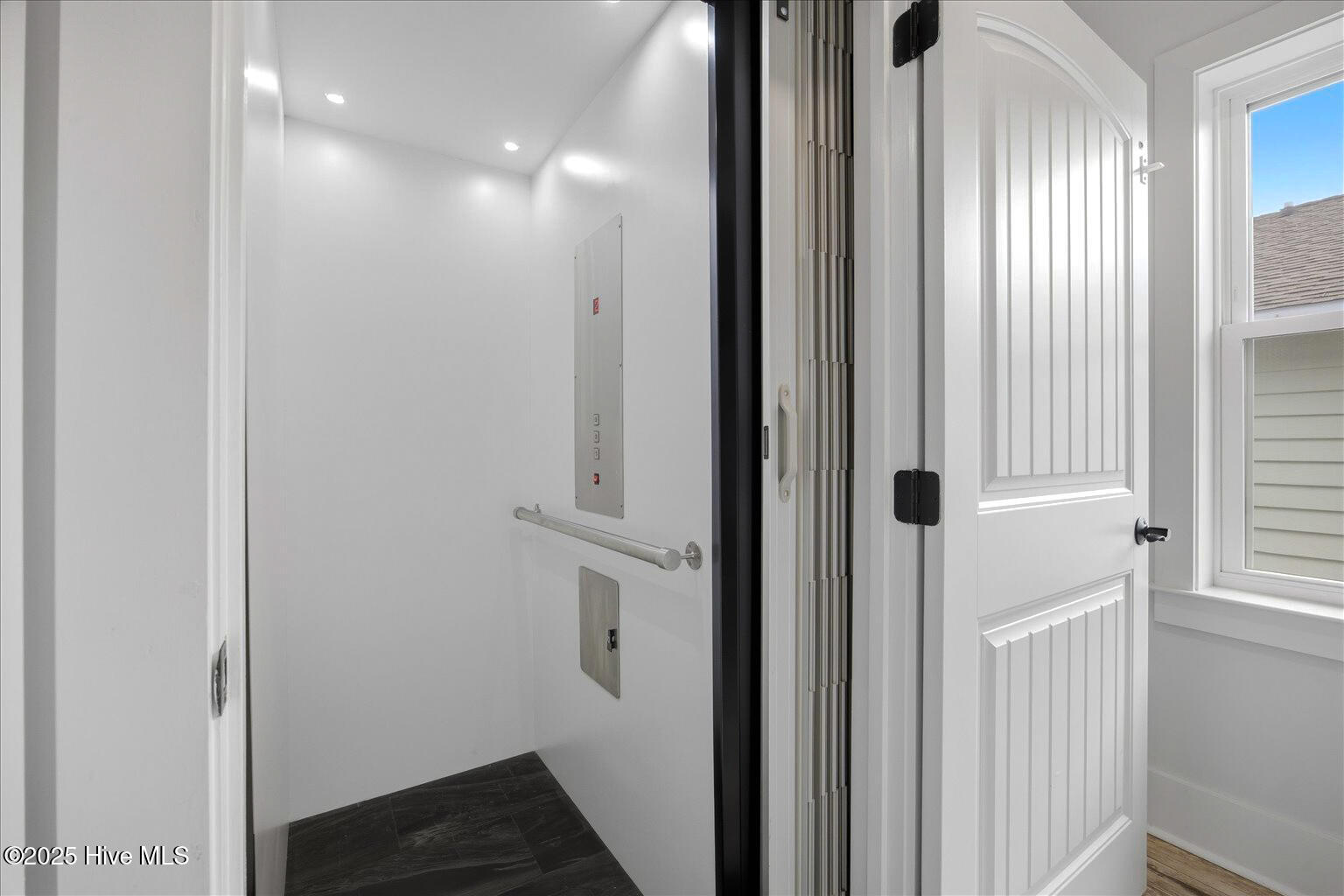 100546742 | Photo 28