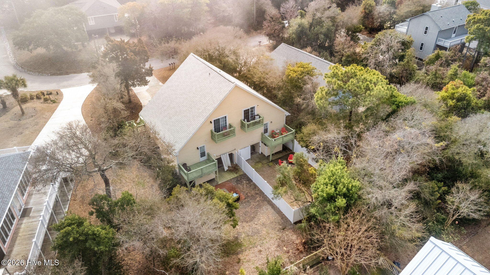 100559808 | Photo 35