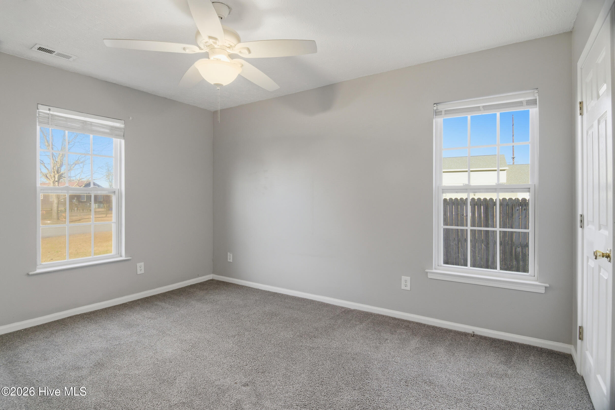 100548573 | Photo 26