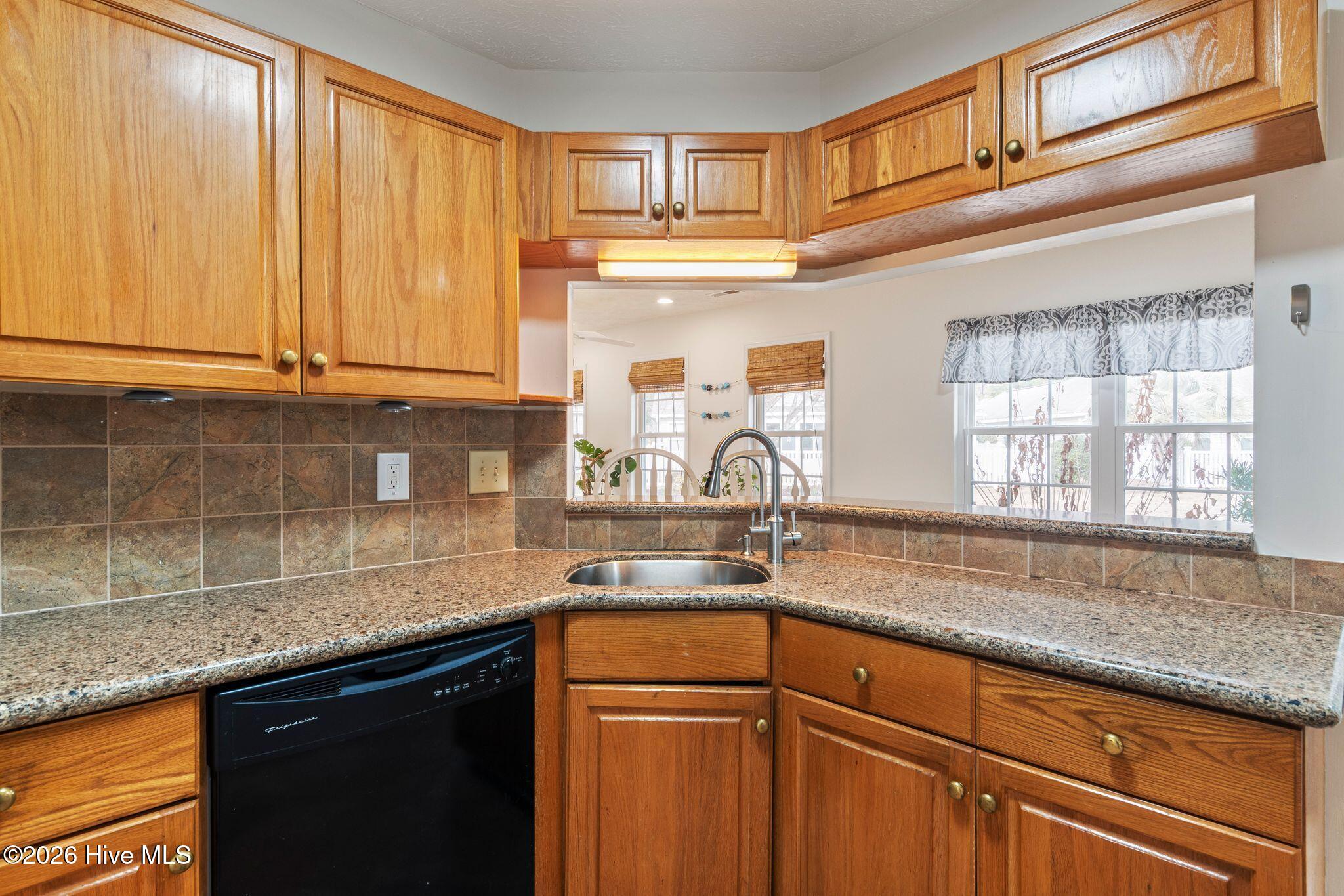 100550579 | Photo 19