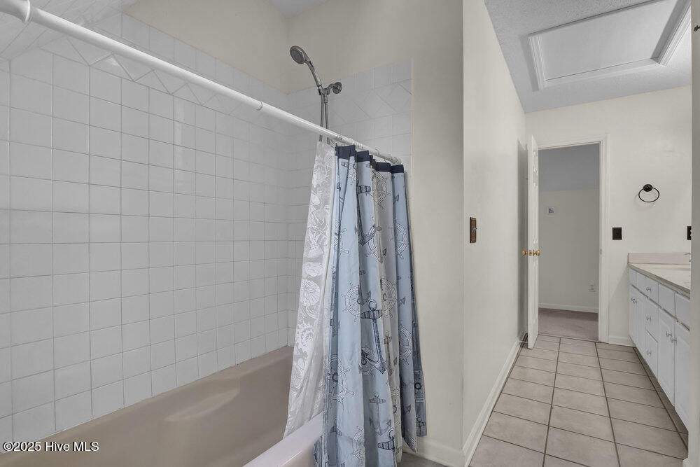 100513227 | Photo 24