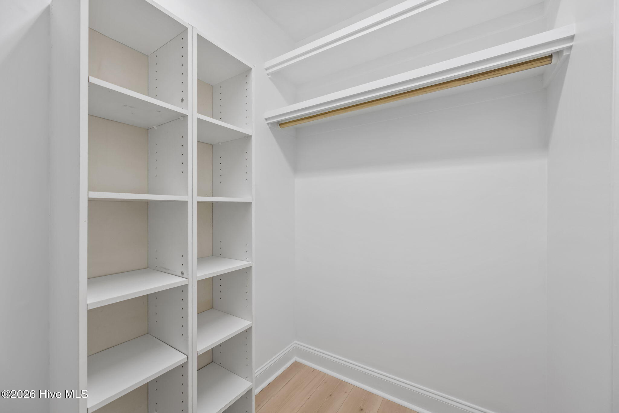 100540985 | Photo 23