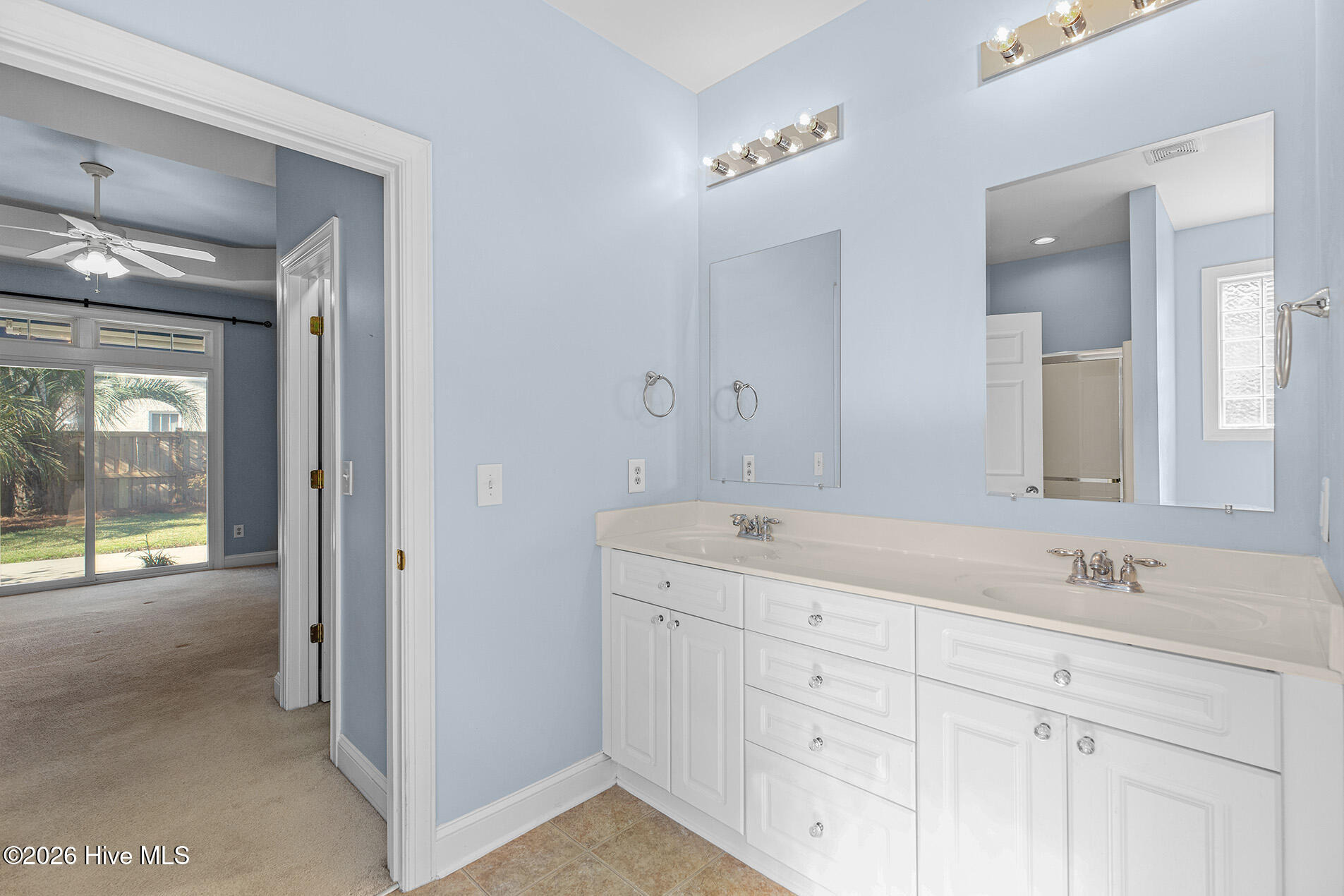 100569615 | Photo 18