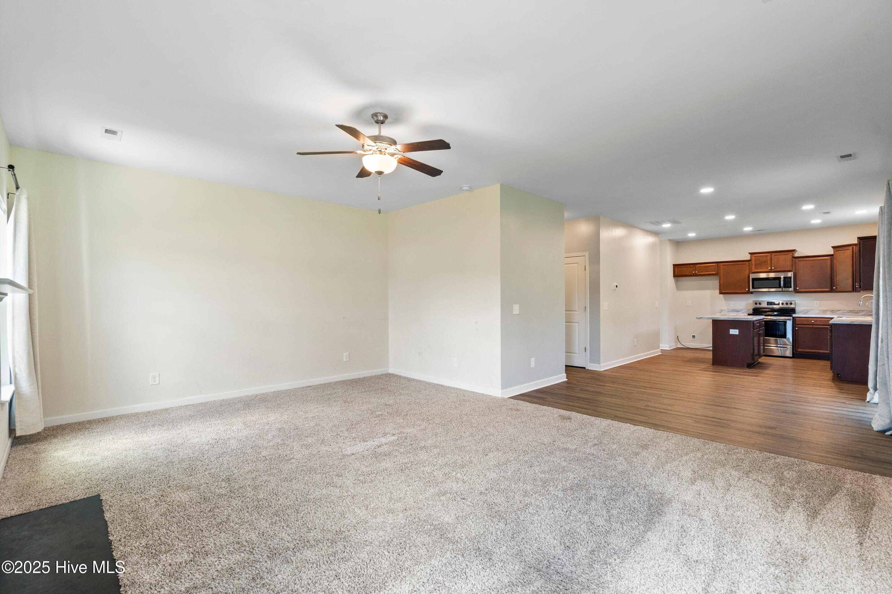 100530674 | Photo 12