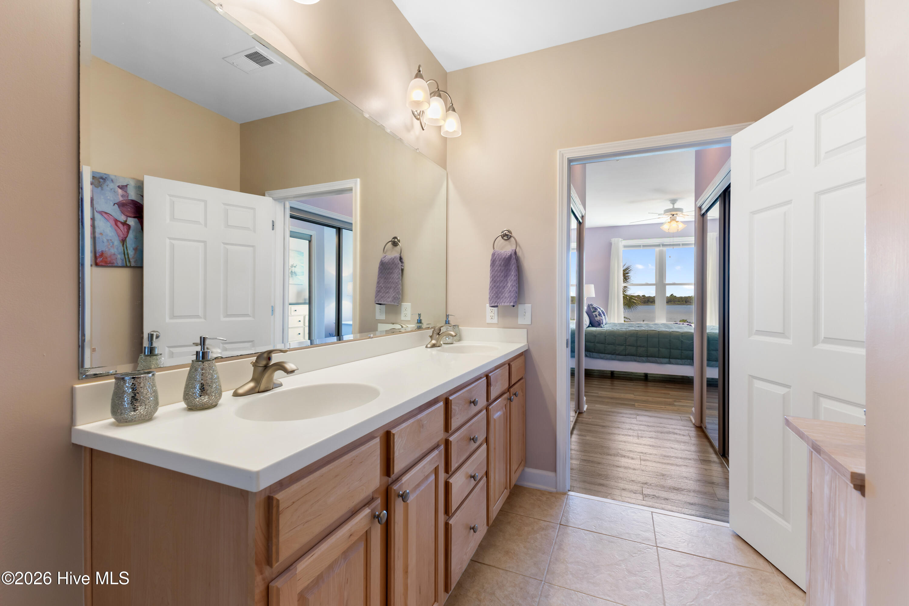 100570147 | Photo 20