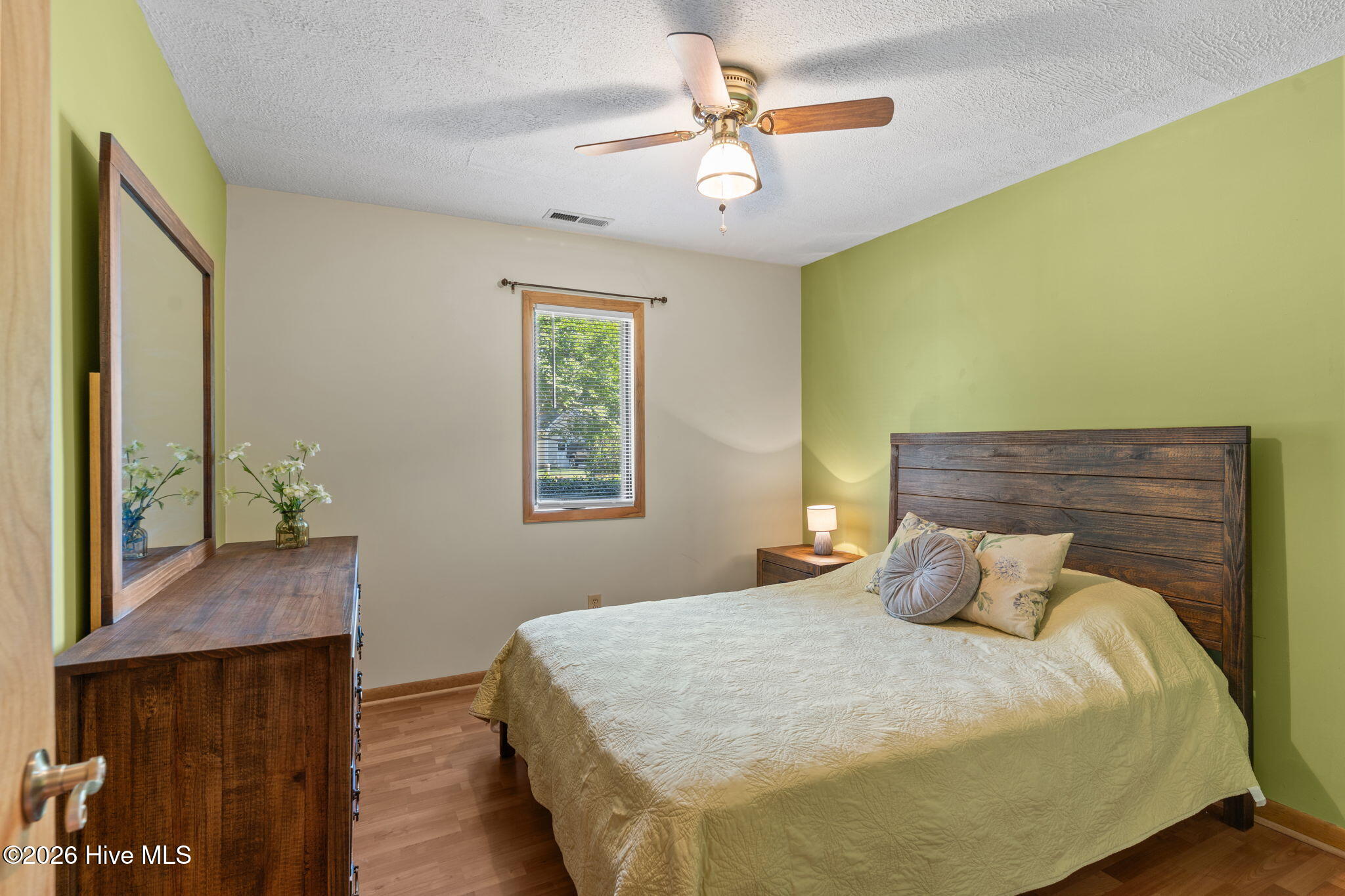 100568995 | Photo 20