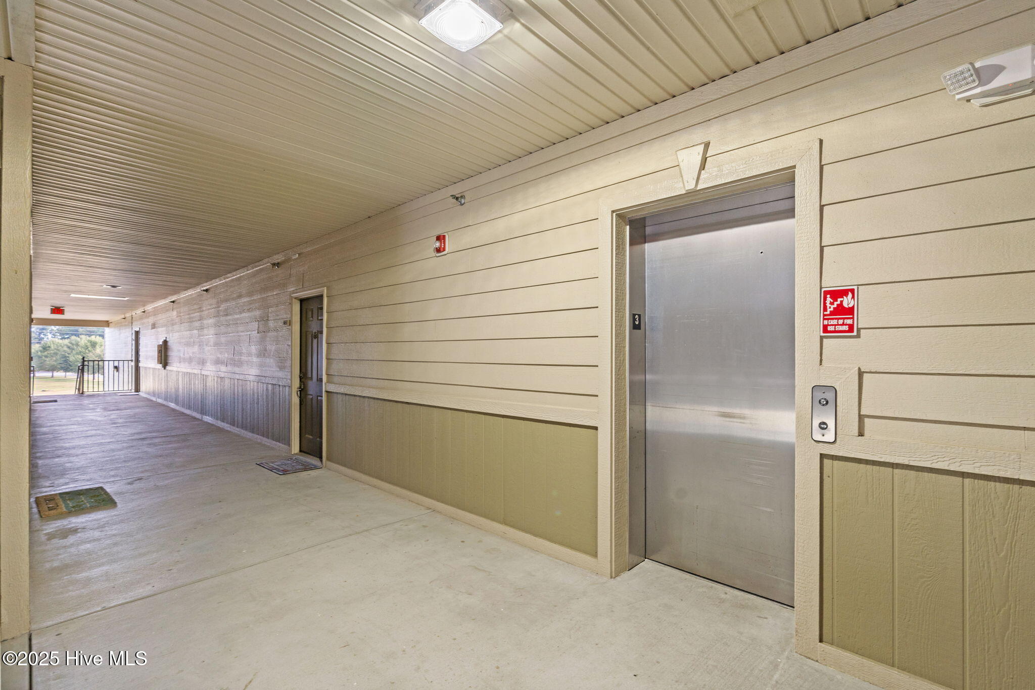 100532039 | Photo 24